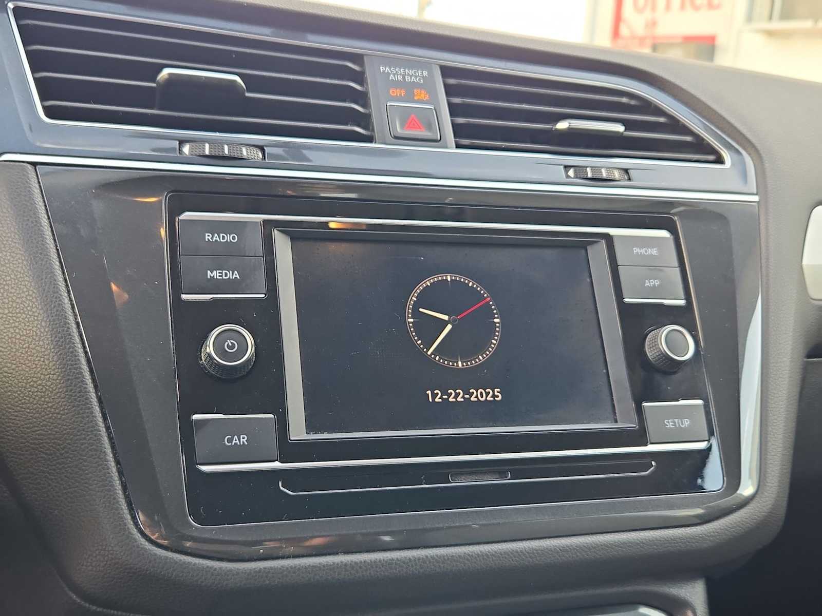 Thumbnail: 2018 Volkswagen Tiguan - 33