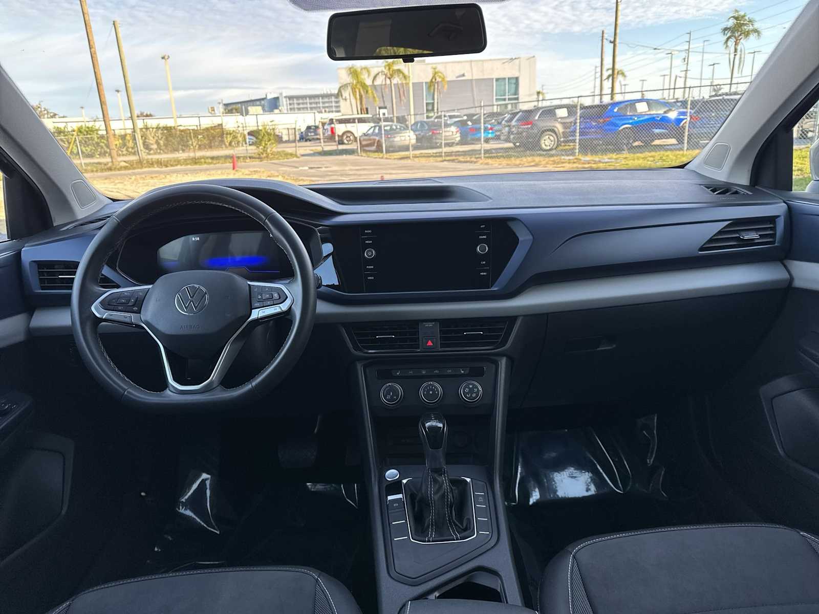 Thumbnail: 2022 Volkswagen Taos - 14