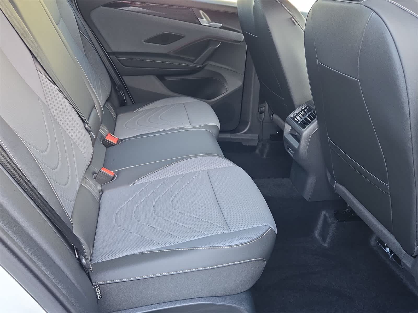 Thumbnail: 2025 Volkswagen Tiguan - 21