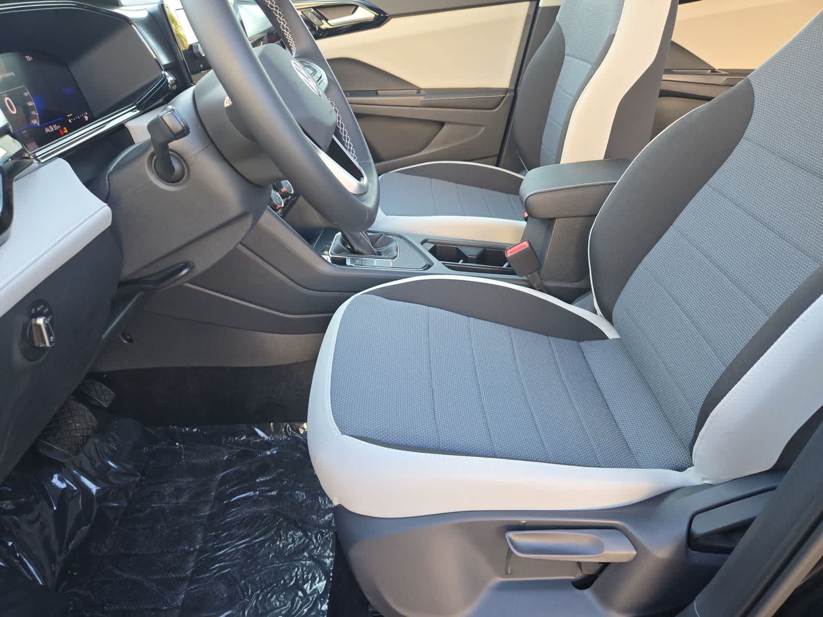 Thumbnail: 2025 Volkswagen Taos - 17