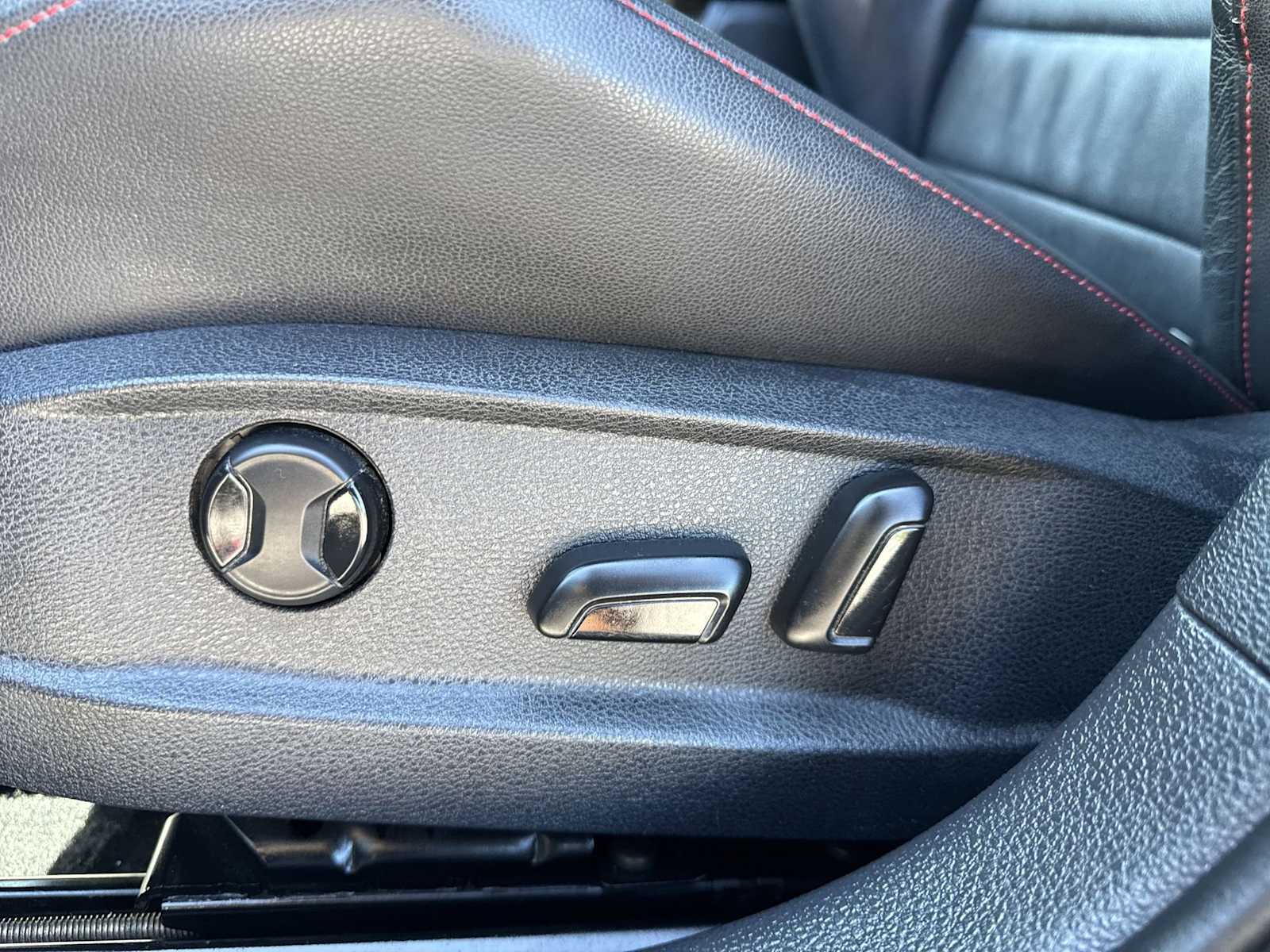 Thumbnail: 2015 Volkswagen Golf - 16