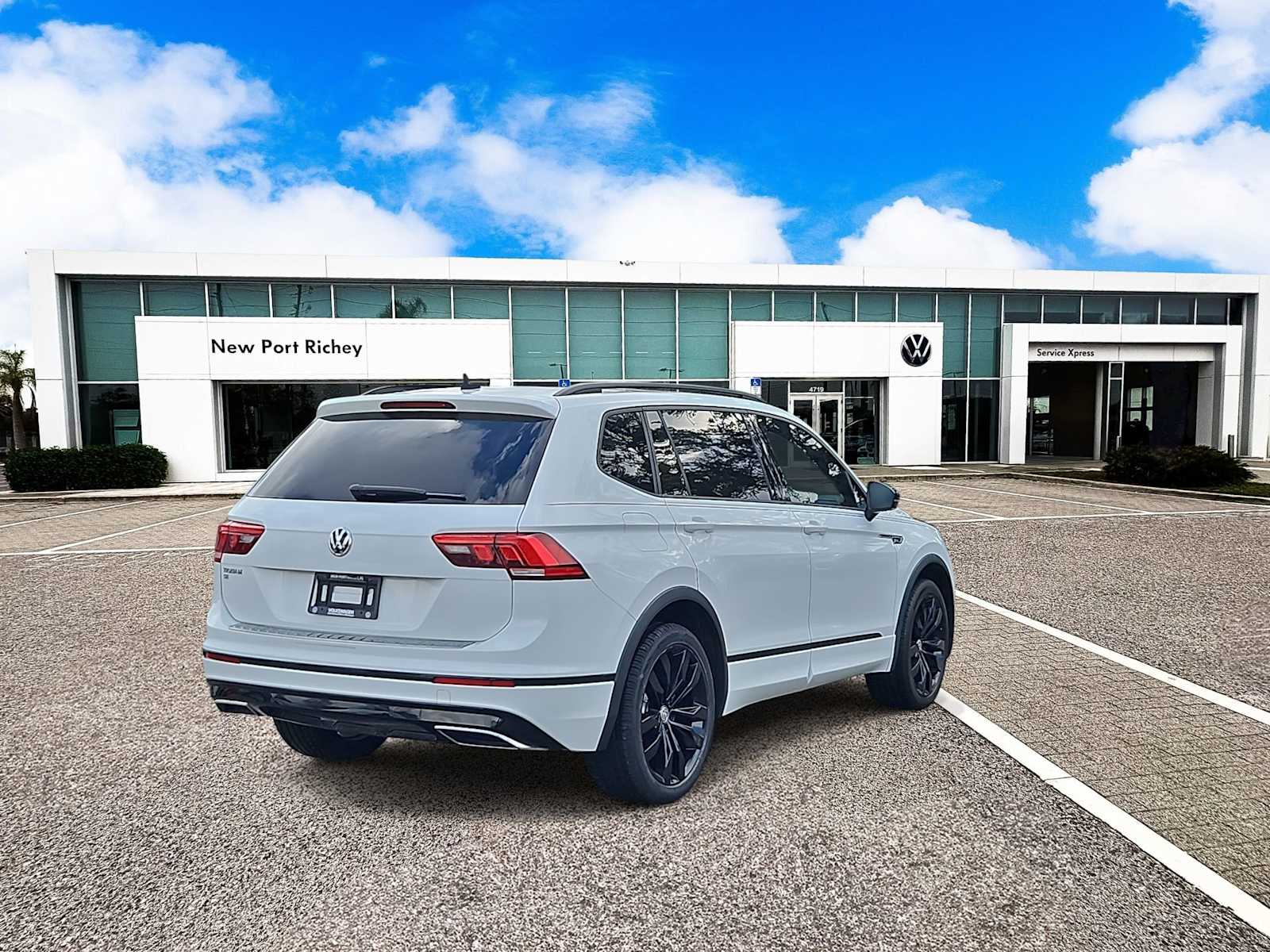 Thumbnail: 2021 Volkswagen Tiguan - 11