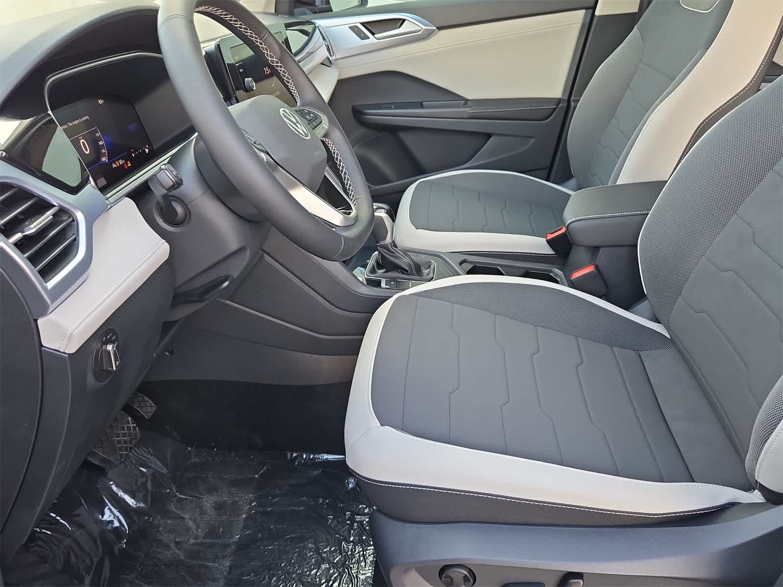 Thumbnail: 2025 Volkswagen Taos - 17