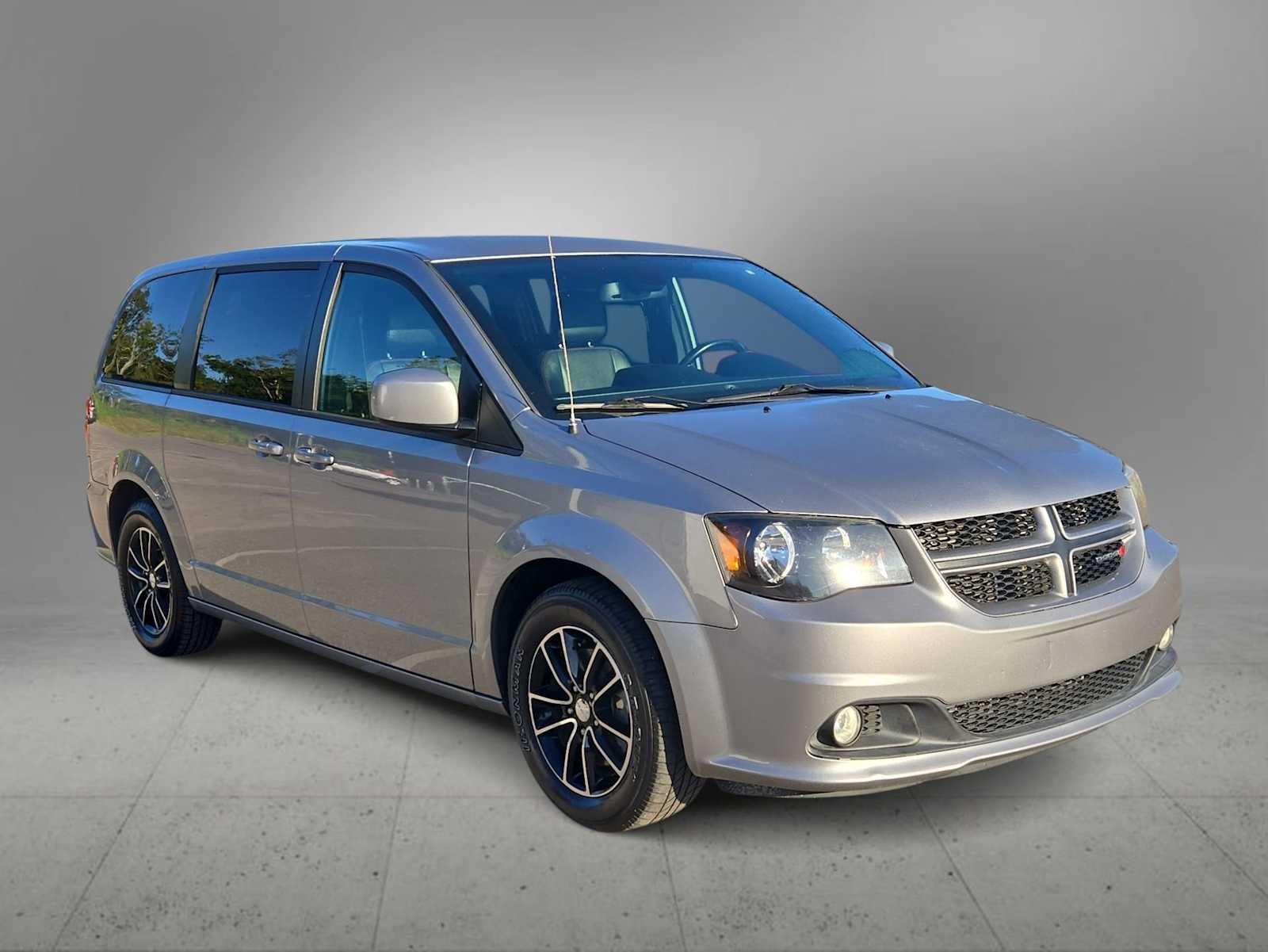 Thumbnail: 2019 Dodge Grand Caravan - 2