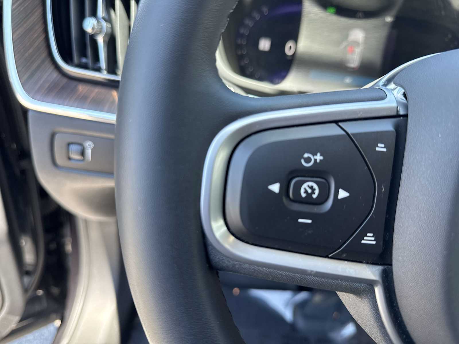Thumbnail: 2022 Volvo XC60 - 28