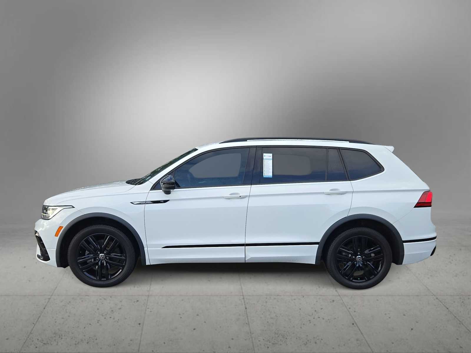 Thumbnail: 2022 Volkswagen Tiguan - 5