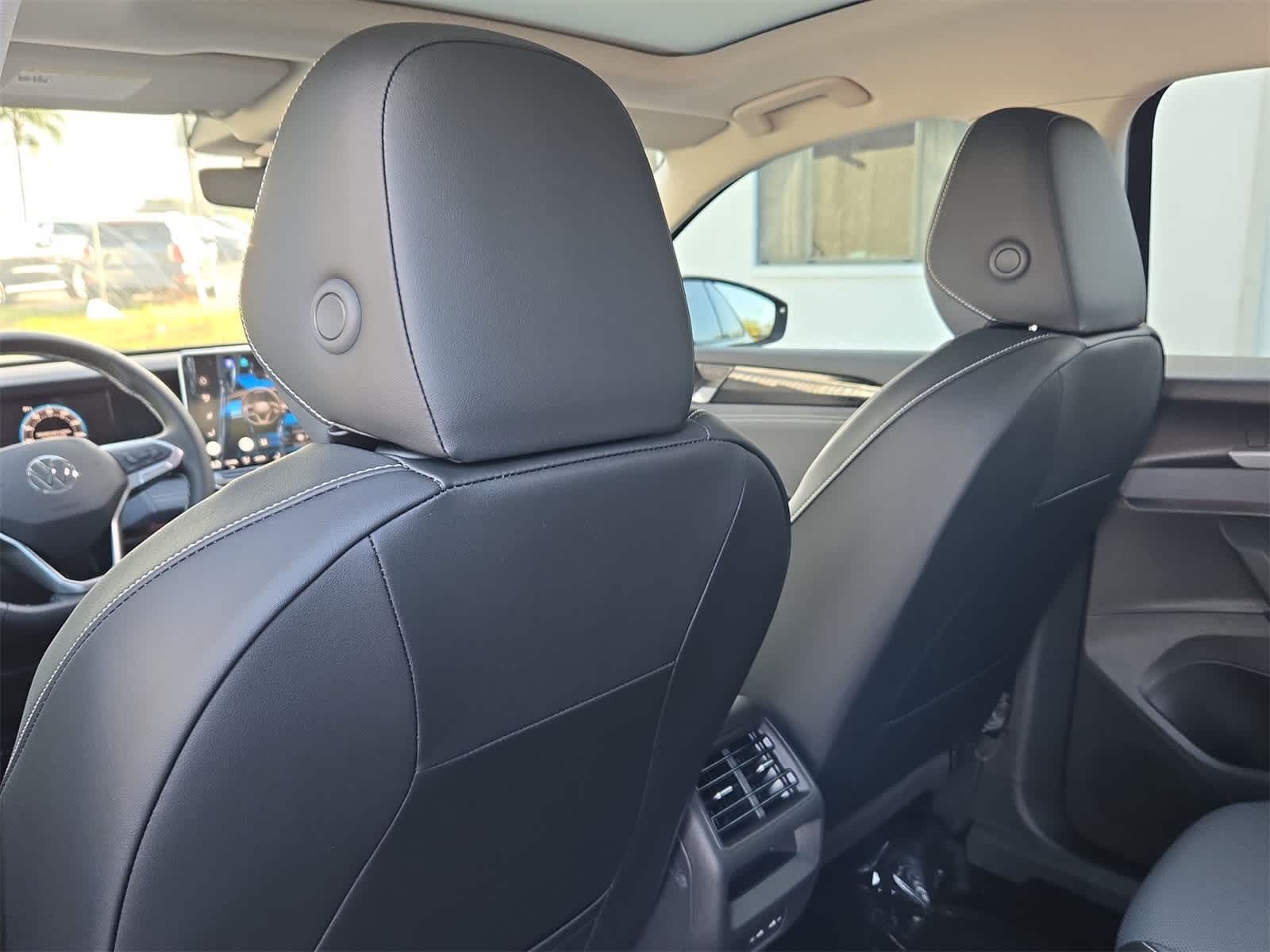 Thumbnail: 2025 Volkswagen Tiguan - 19