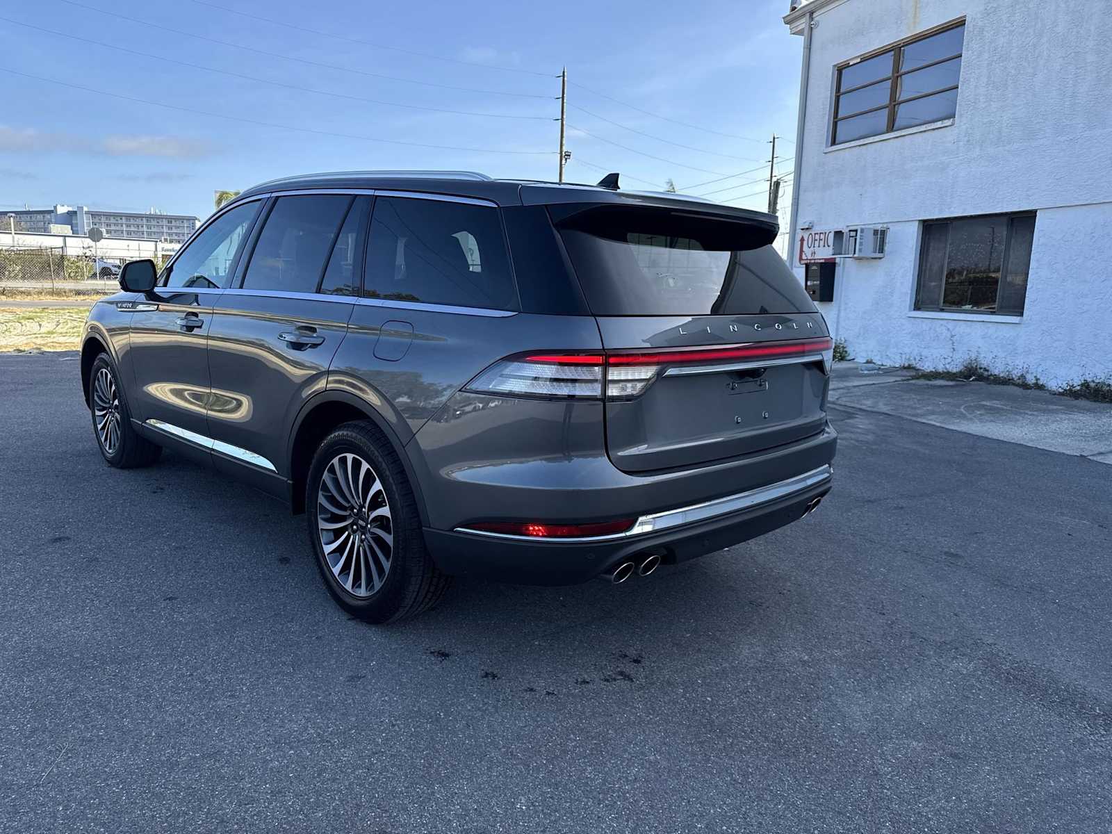 Thumbnail: 2023 Lincoln Aviator - 4