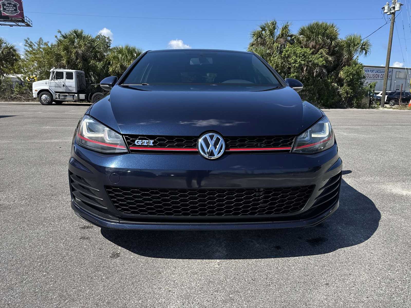 Thumbnail: 2015 Volkswagen Golf - 9