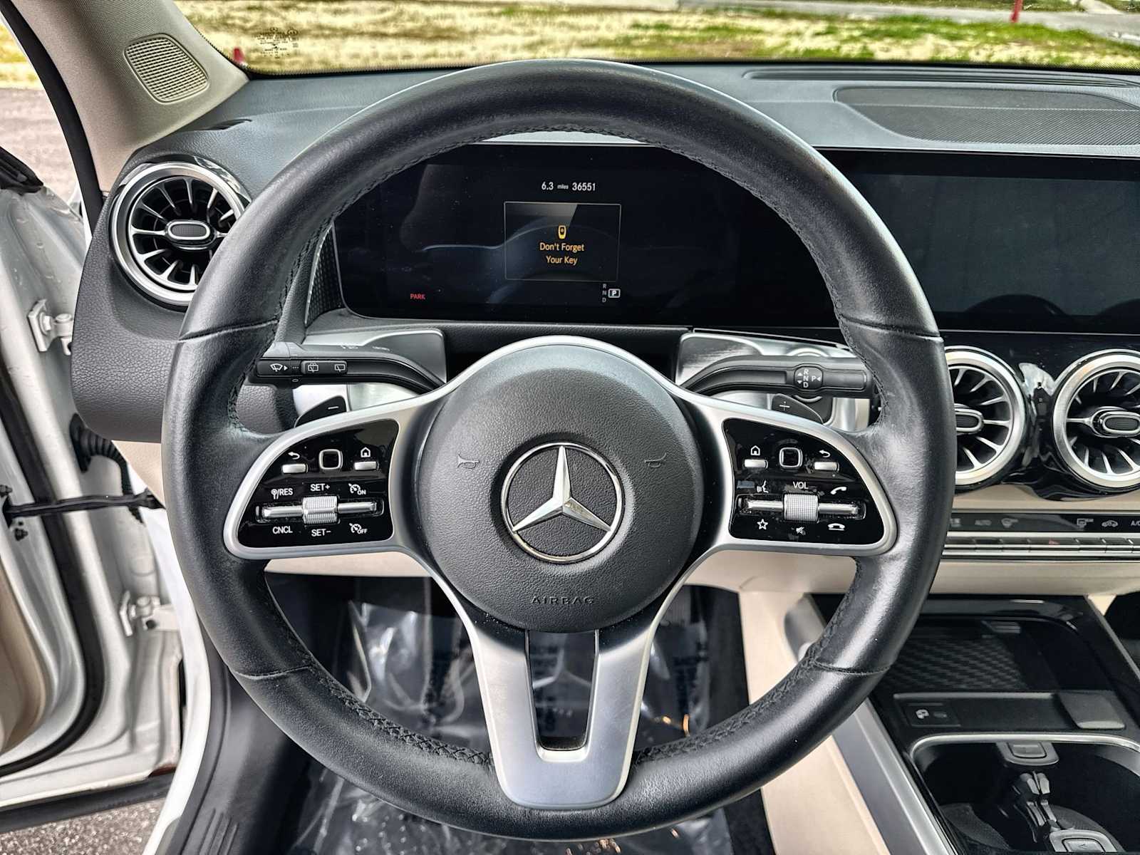 Thumbnail: 2022 Mercedes-Benz GLB - 22