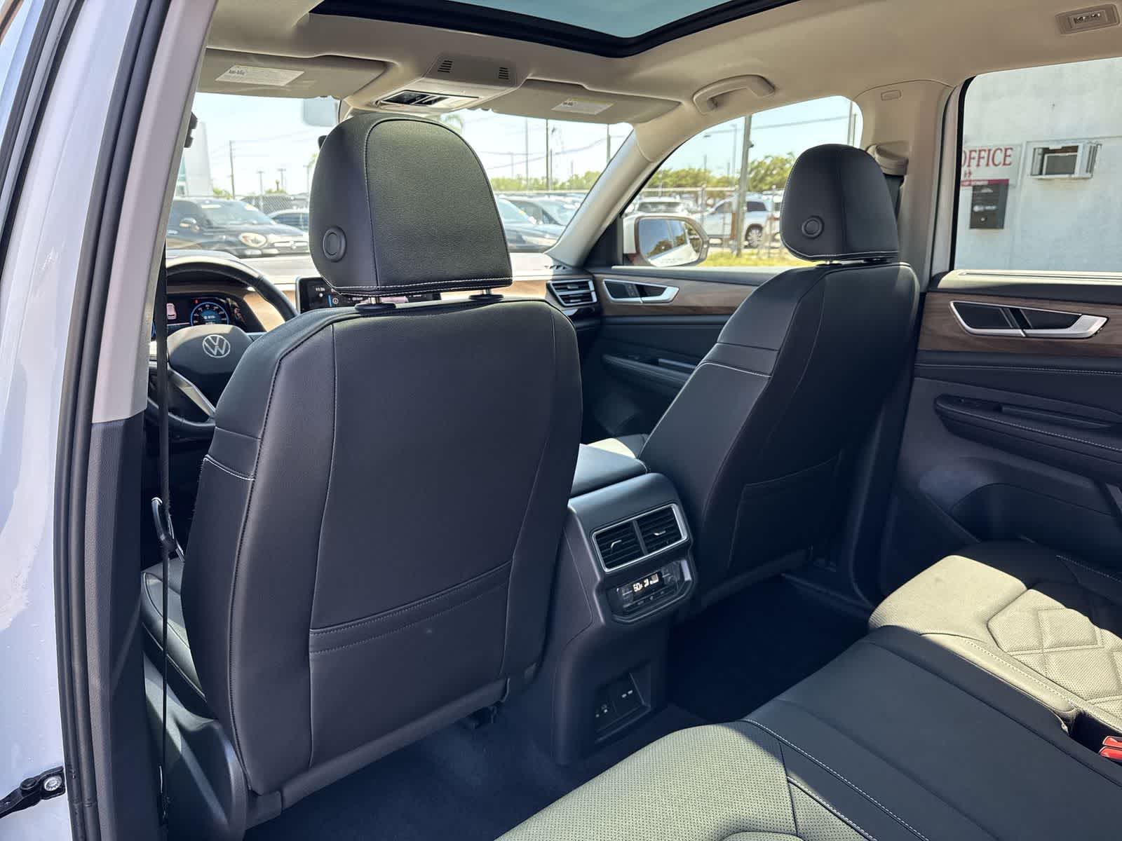 Thumbnail: 2026 Volkswagen Atlas - 25