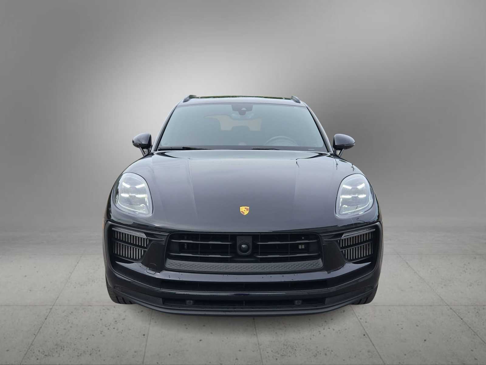 Thumbnail: 2022 Porsche Macan - 3