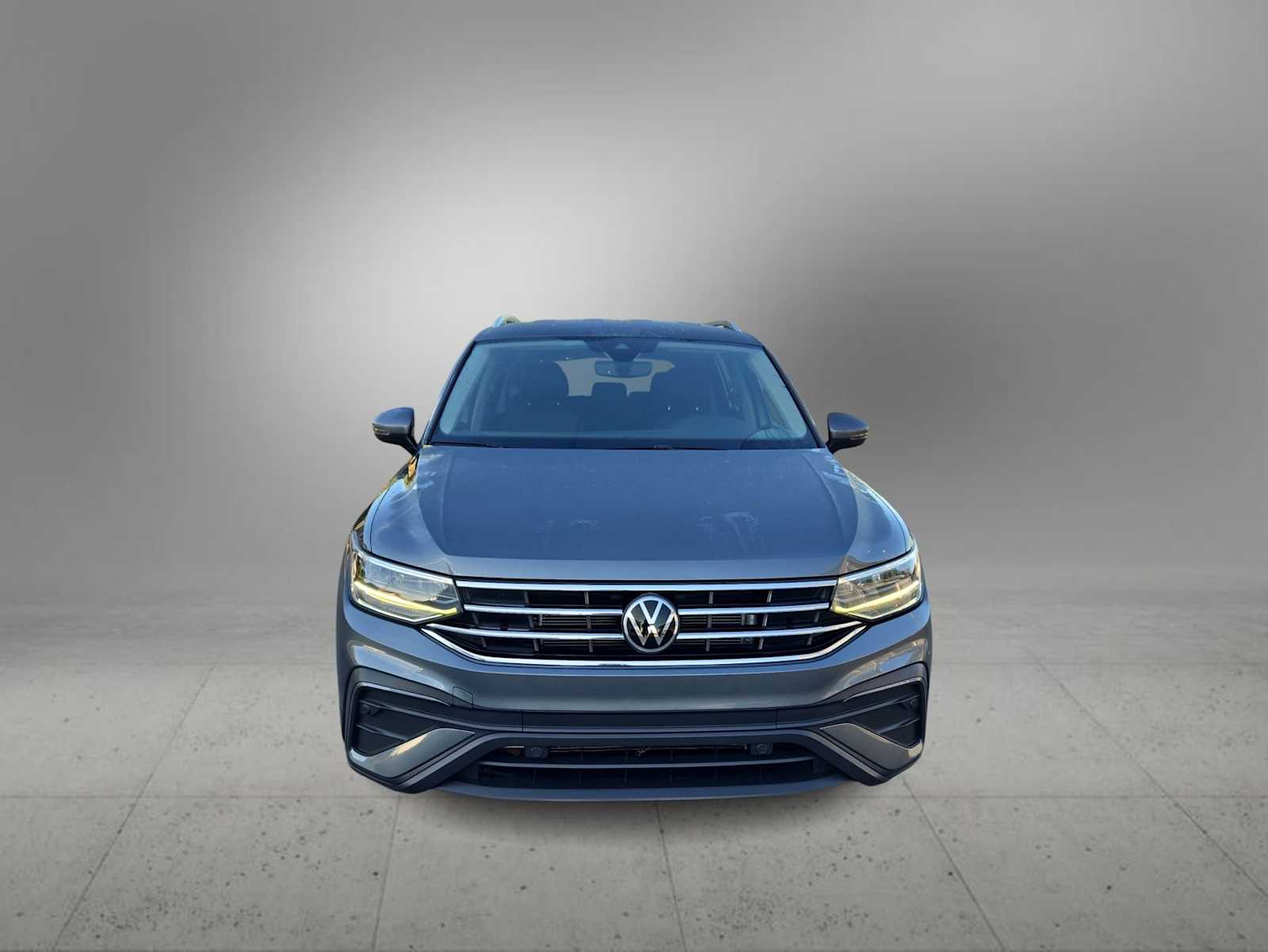 Thumbnail: 2023 Volkswagen Tiguan - 3