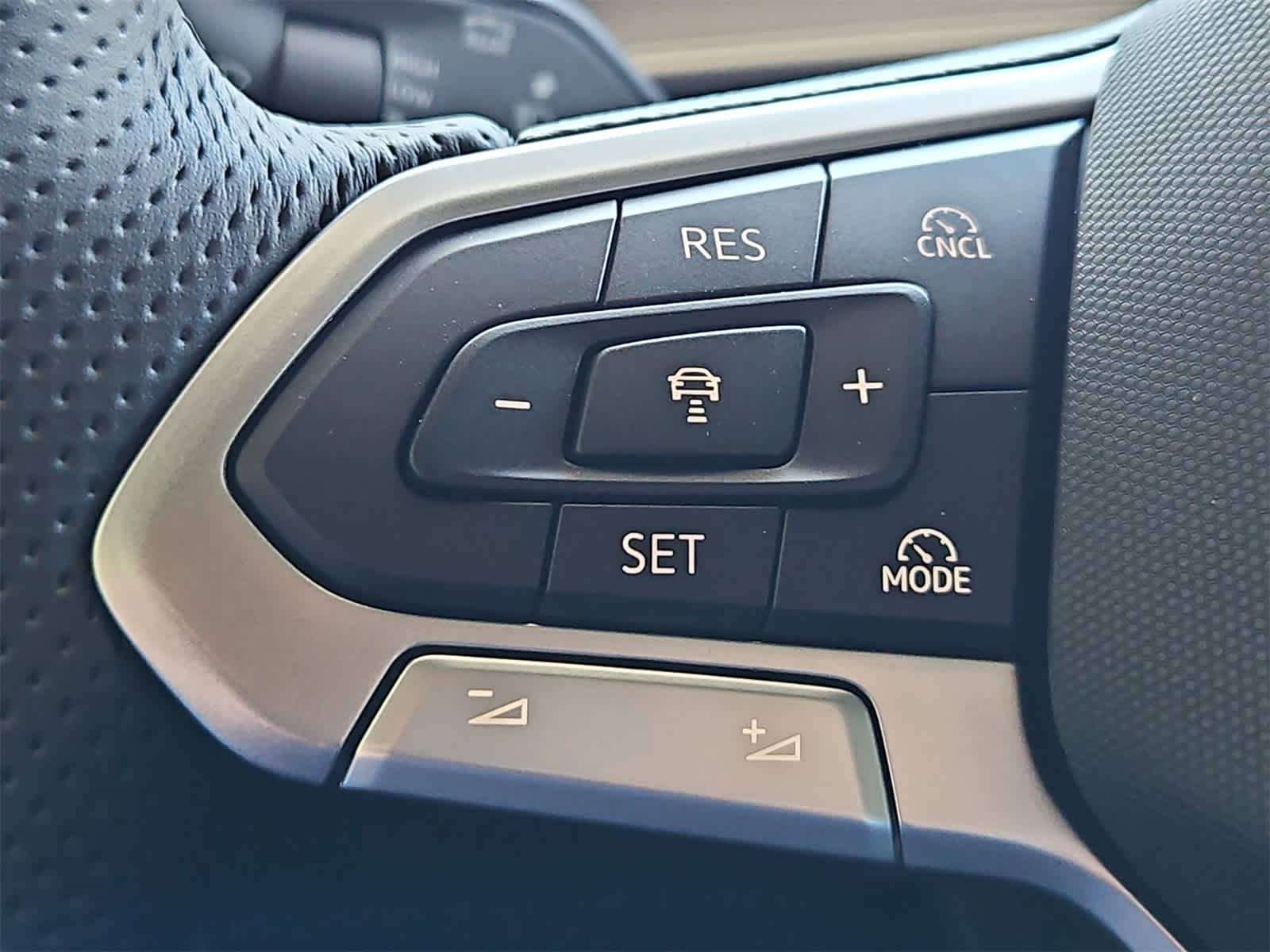 Thumbnail: 2025 Volkswagen Tiguan - 26