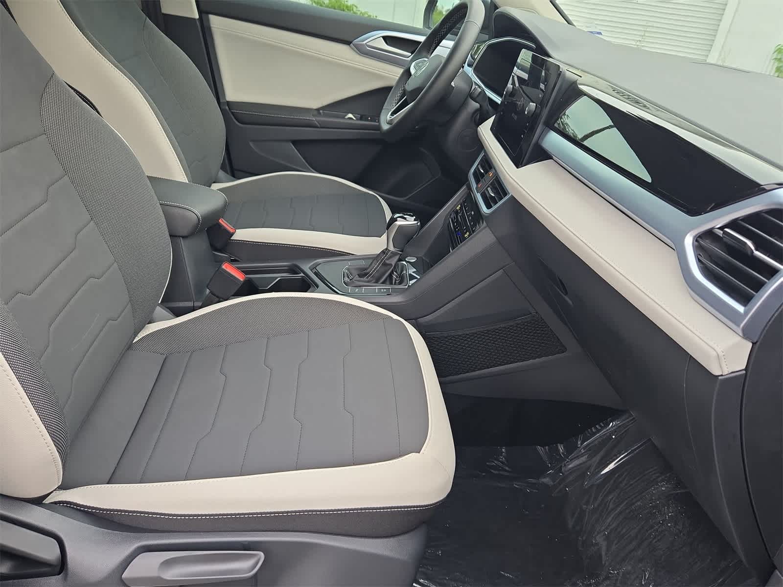 Thumbnail: 2025 Volkswagen Taos - 21