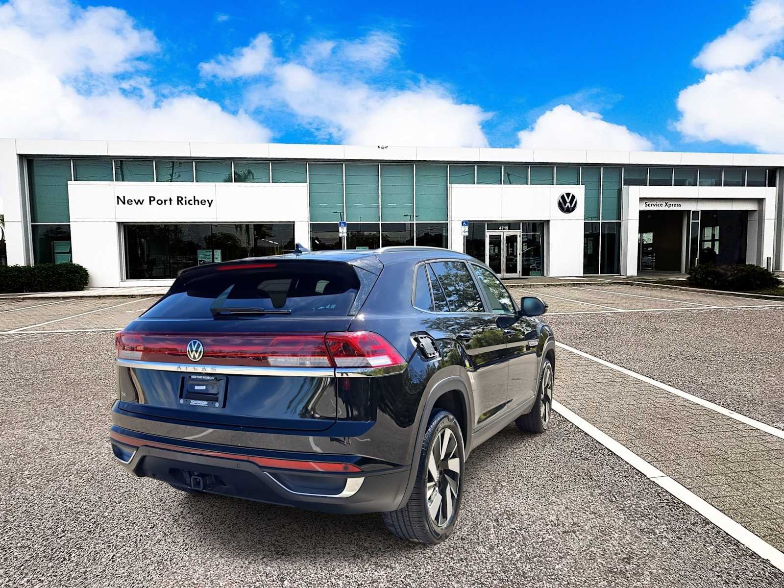 Thumbnail: 2024 Volkswagen Atlas - 8