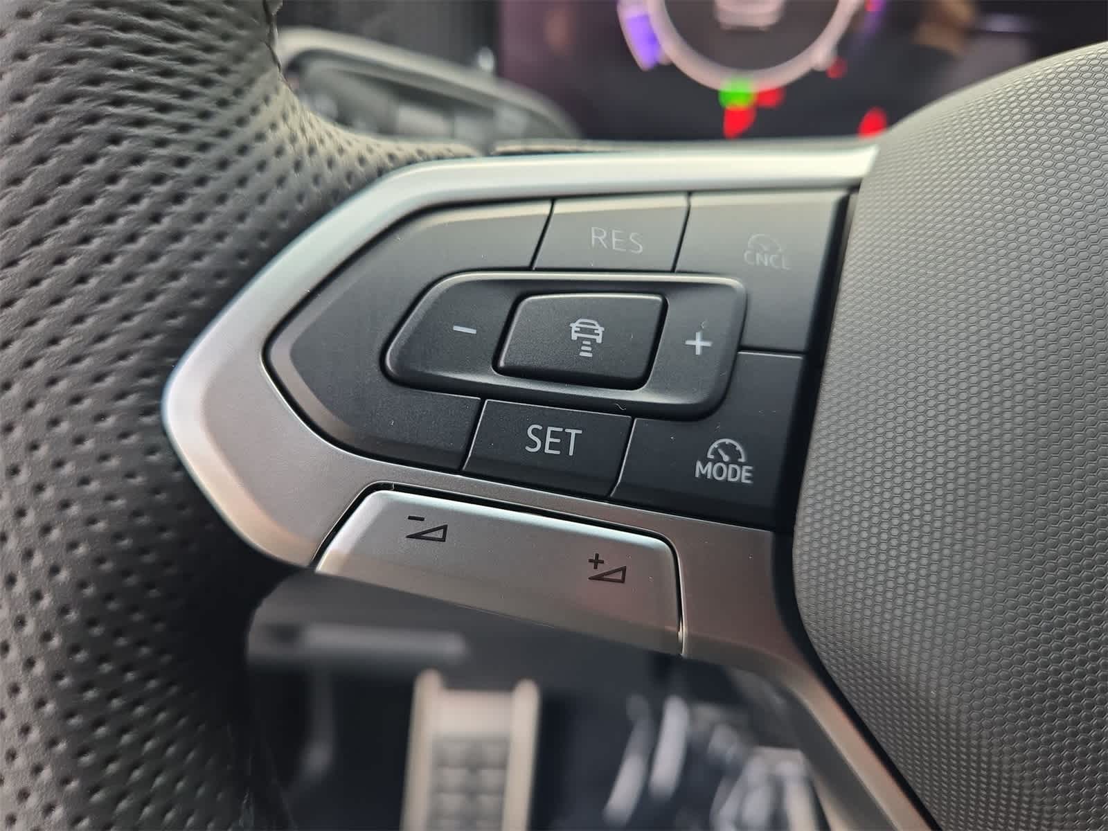 Thumbnail: 2025 Volkswagen Tiguan - 24