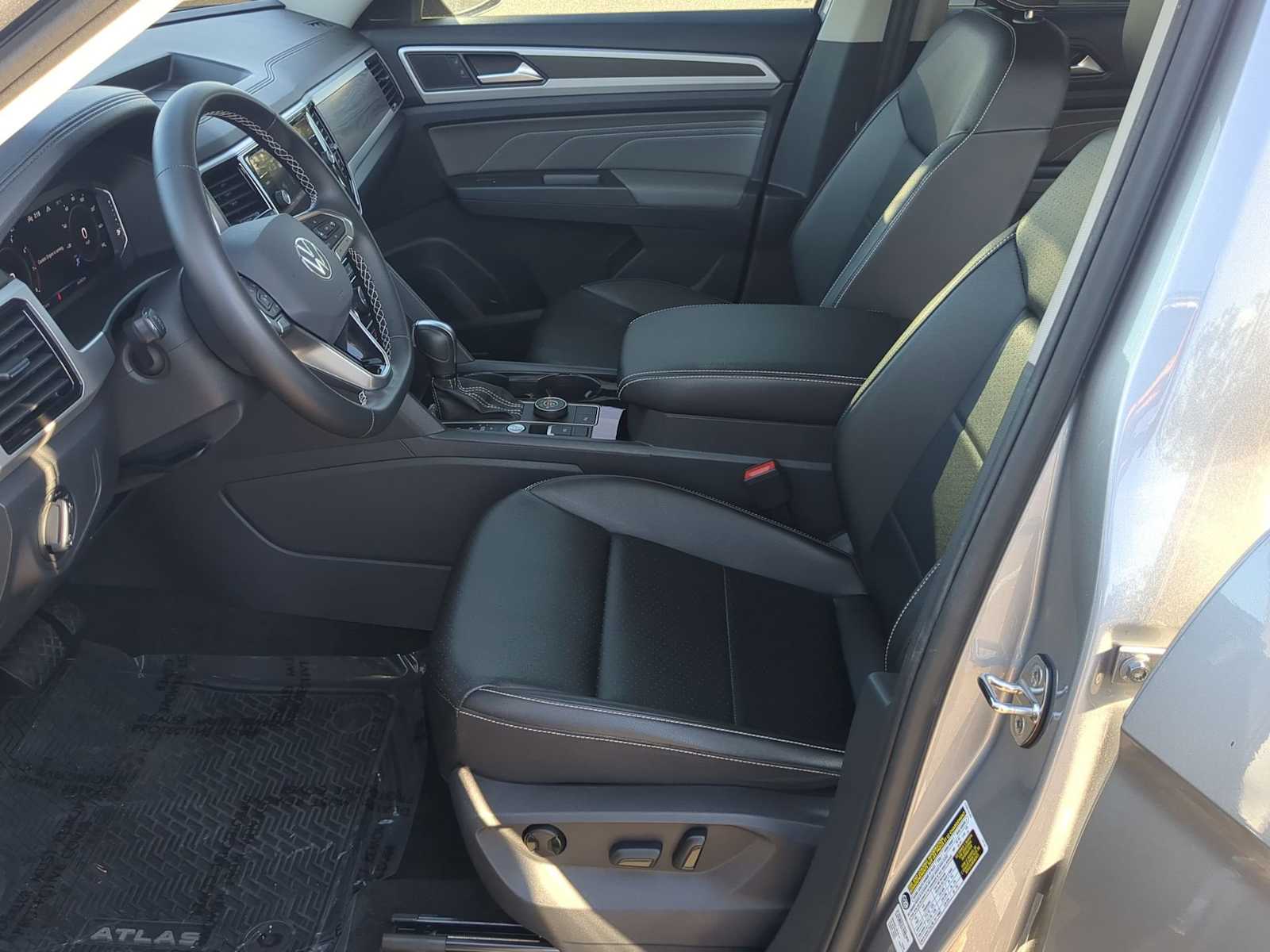 Thumbnail: 2022 Volkswagen Atlas - 17