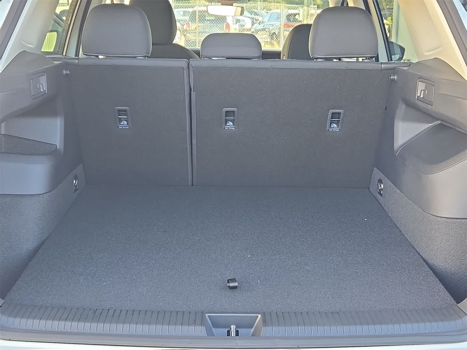 Thumbnail: 2025 Volkswagen Tiguan - 30