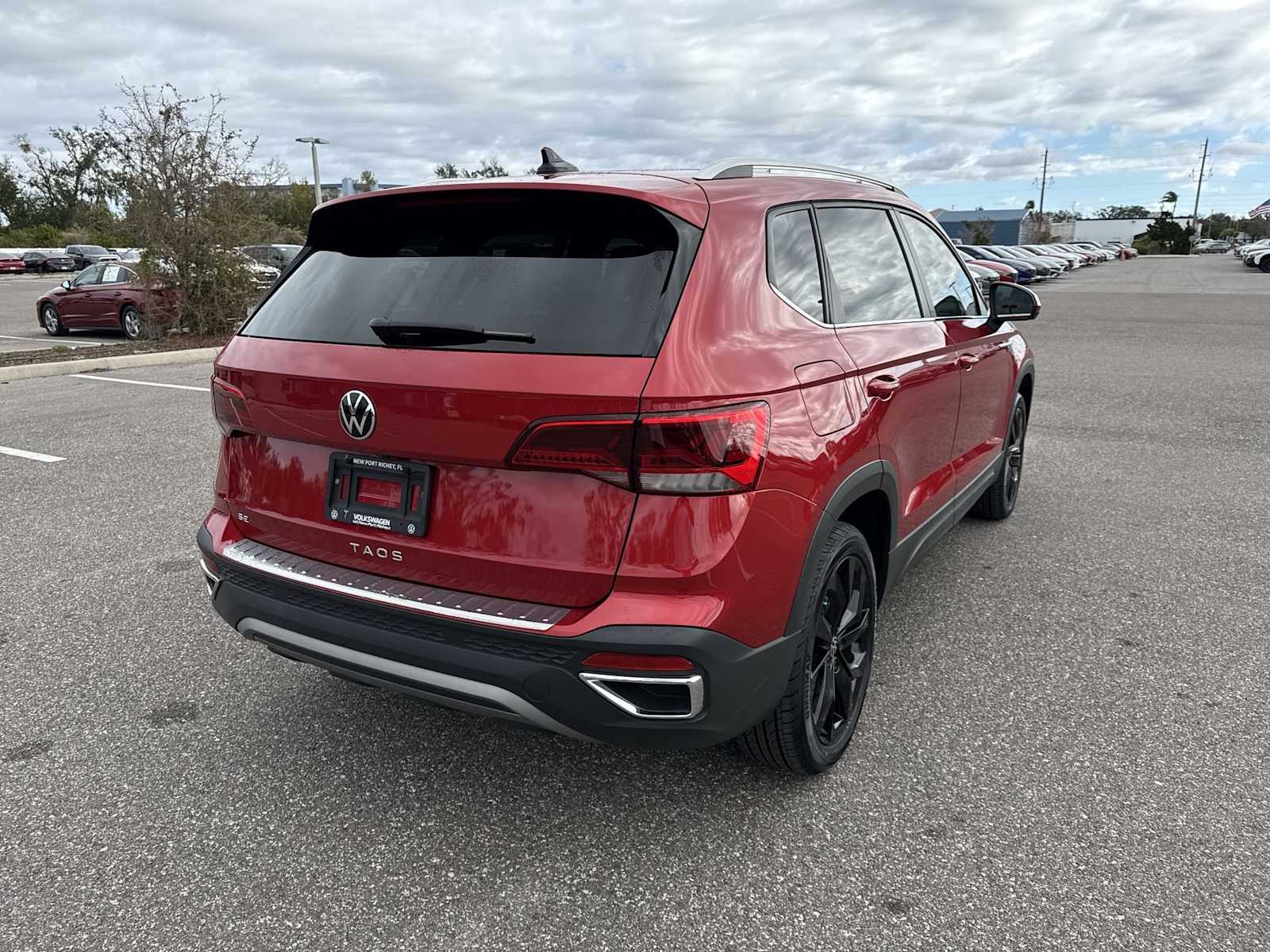 Thumbnail: 2022 Volkswagen Taos - 14