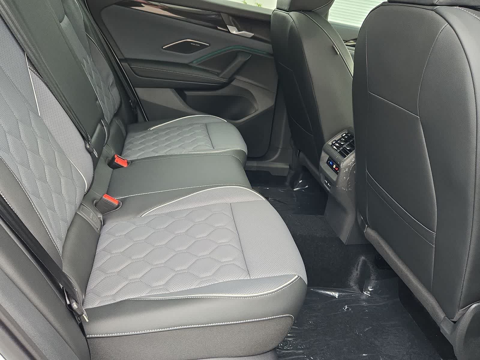 Thumbnail: 2025 Volkswagen Tiguan - 22