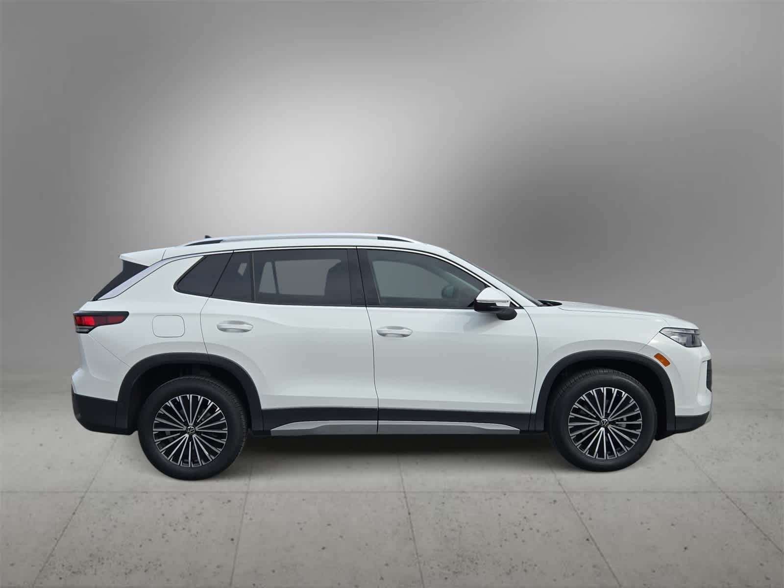 Thumbnail: 2025 Volkswagen Tiguan - 9