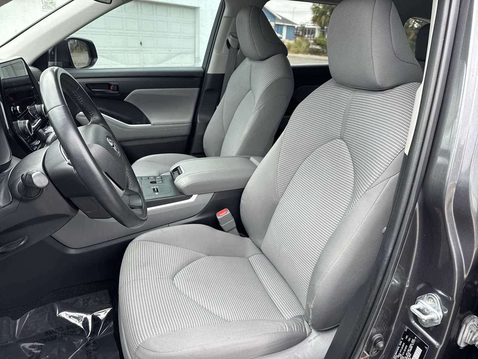 Thumbnail: 2023 Toyota Highlander - 16