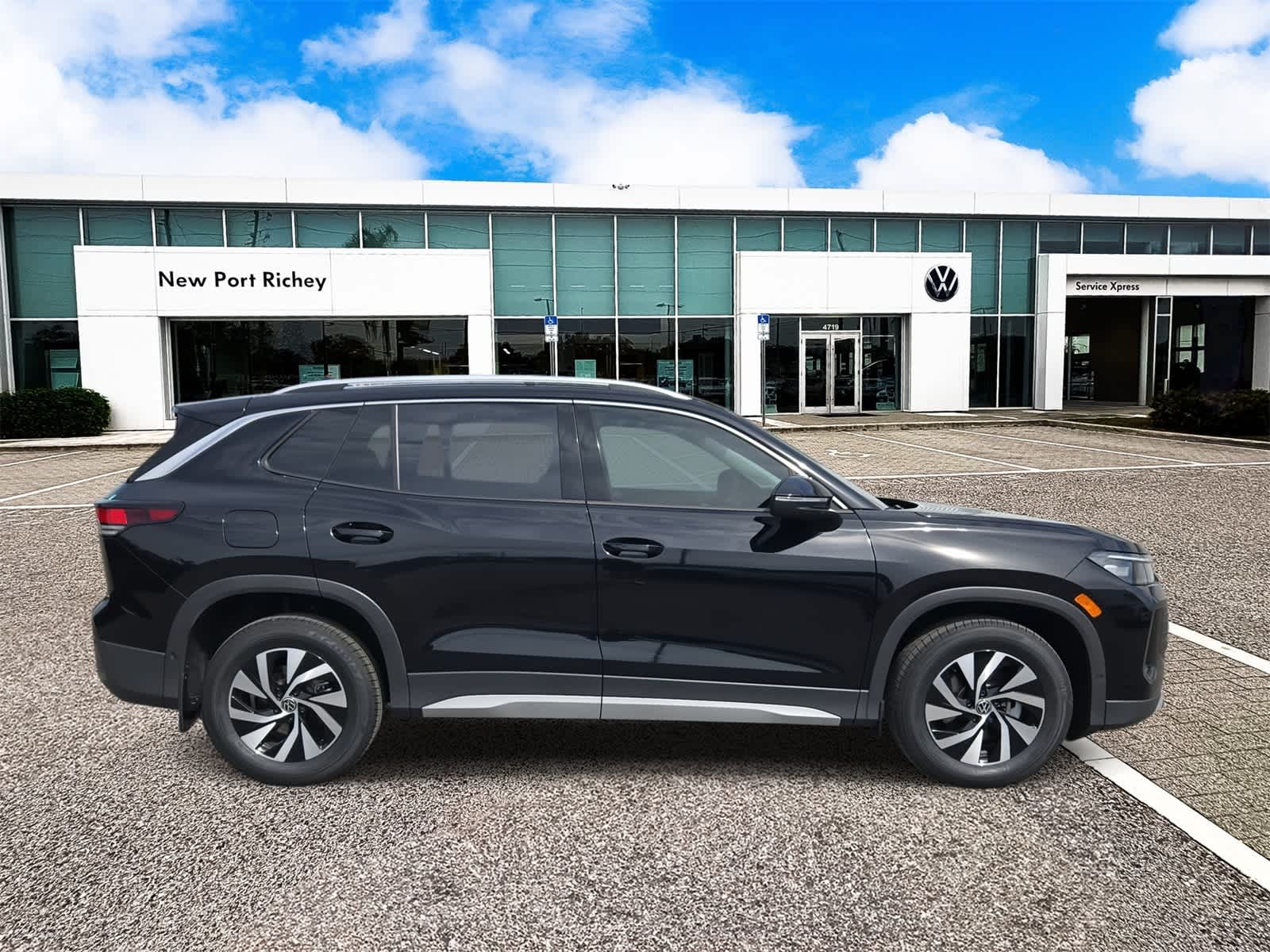 Thumbnail: 2025 Volkswagen Tiguan - 9