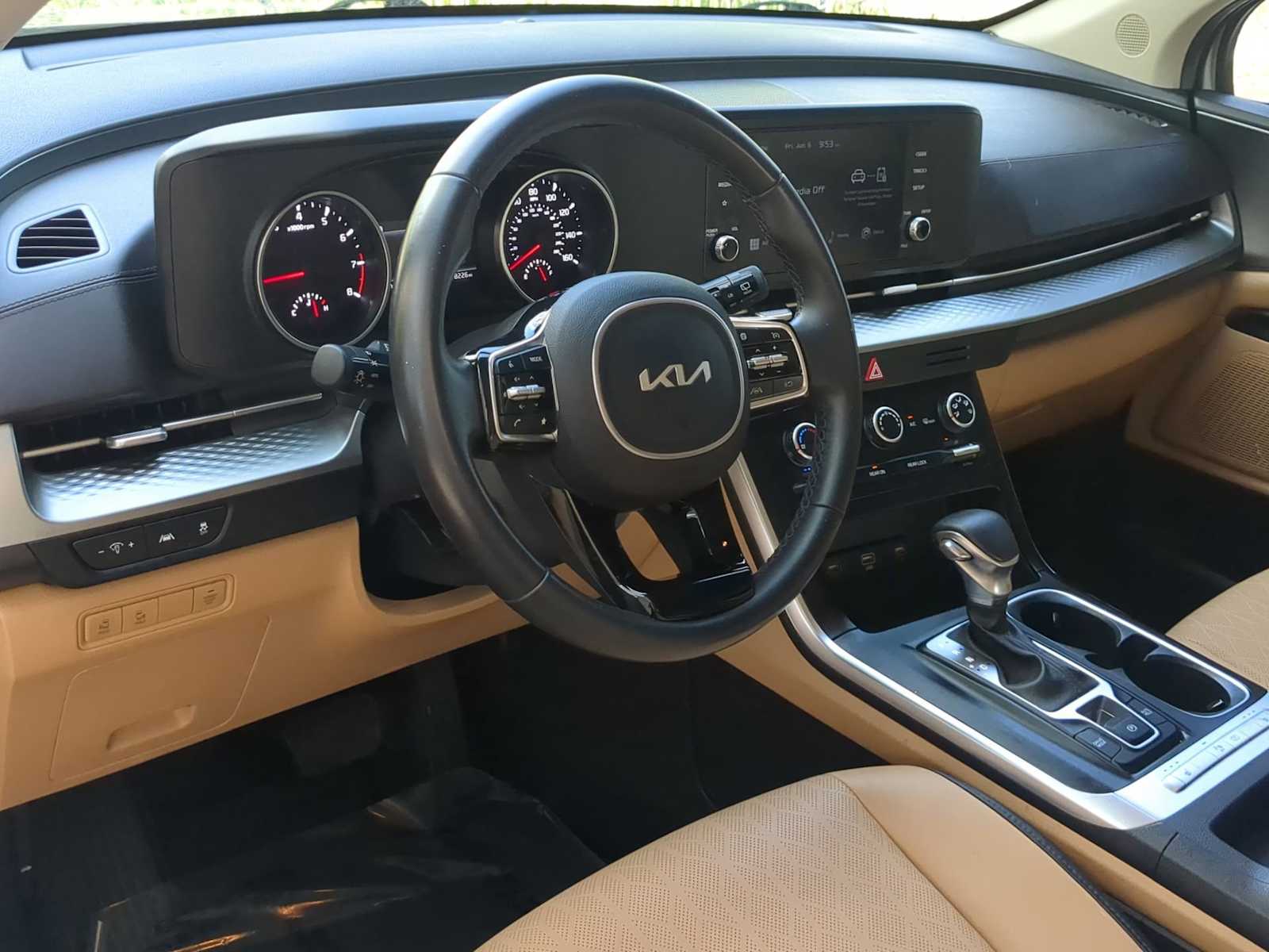 Thumbnail: 2023 Kia Carnival - 10