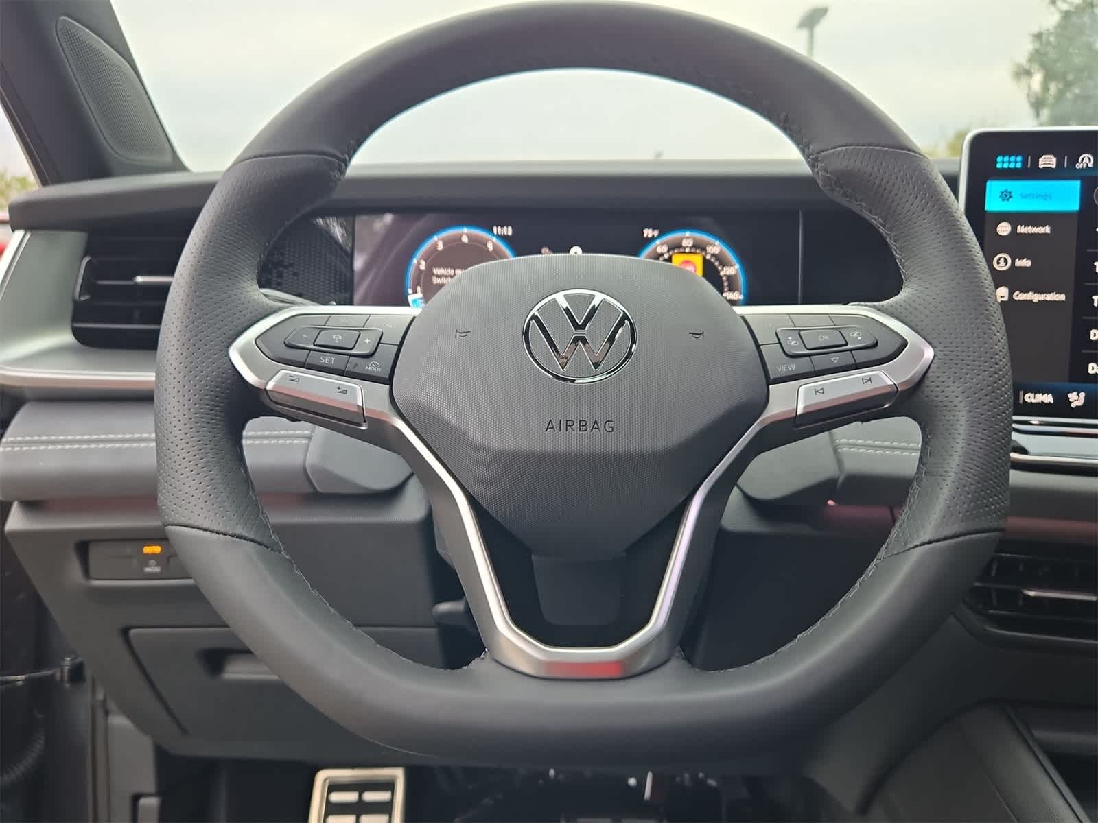 Thumbnail: 2025 Volkswagen Tiguan - 25