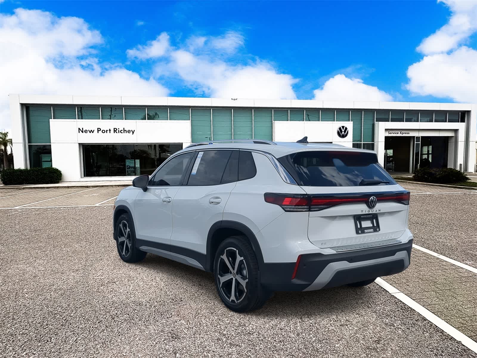 Thumbnail: 2025 Volkswagen Tiguan - 6