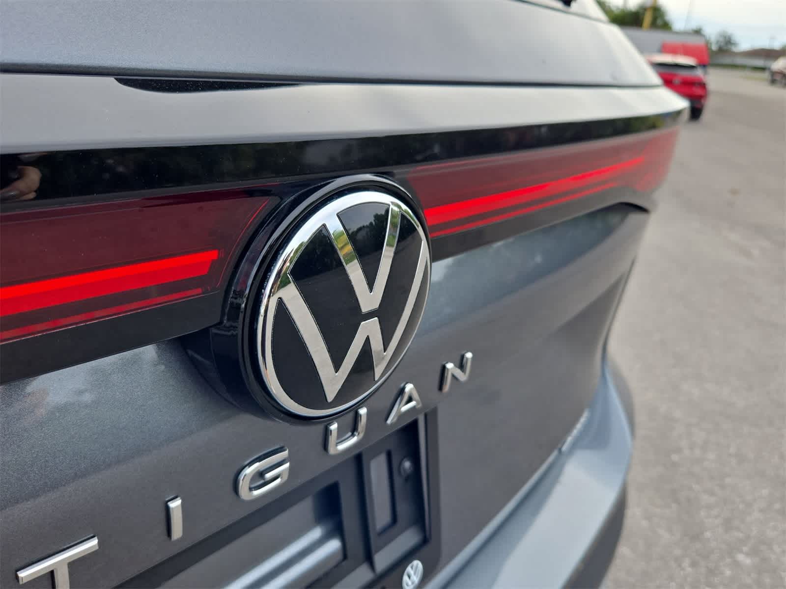 Thumbnail: 2025 Volkswagen Tiguan - 12