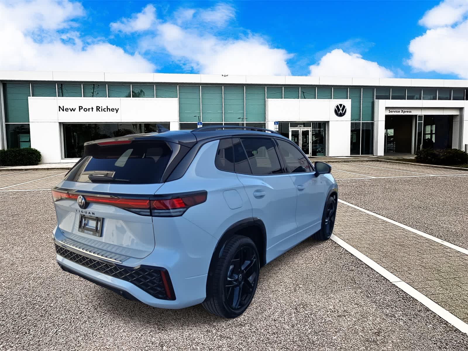 Thumbnail: 2025 Volkswagen Tiguan - 8