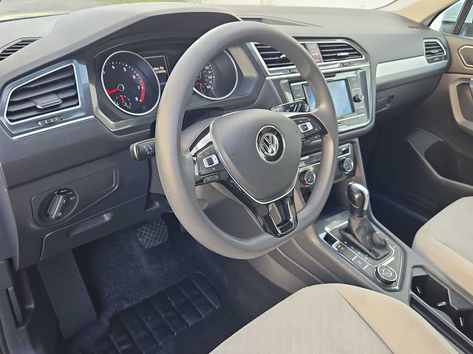 Thumbnail: 2018 Volkswagen Tiguan - 10