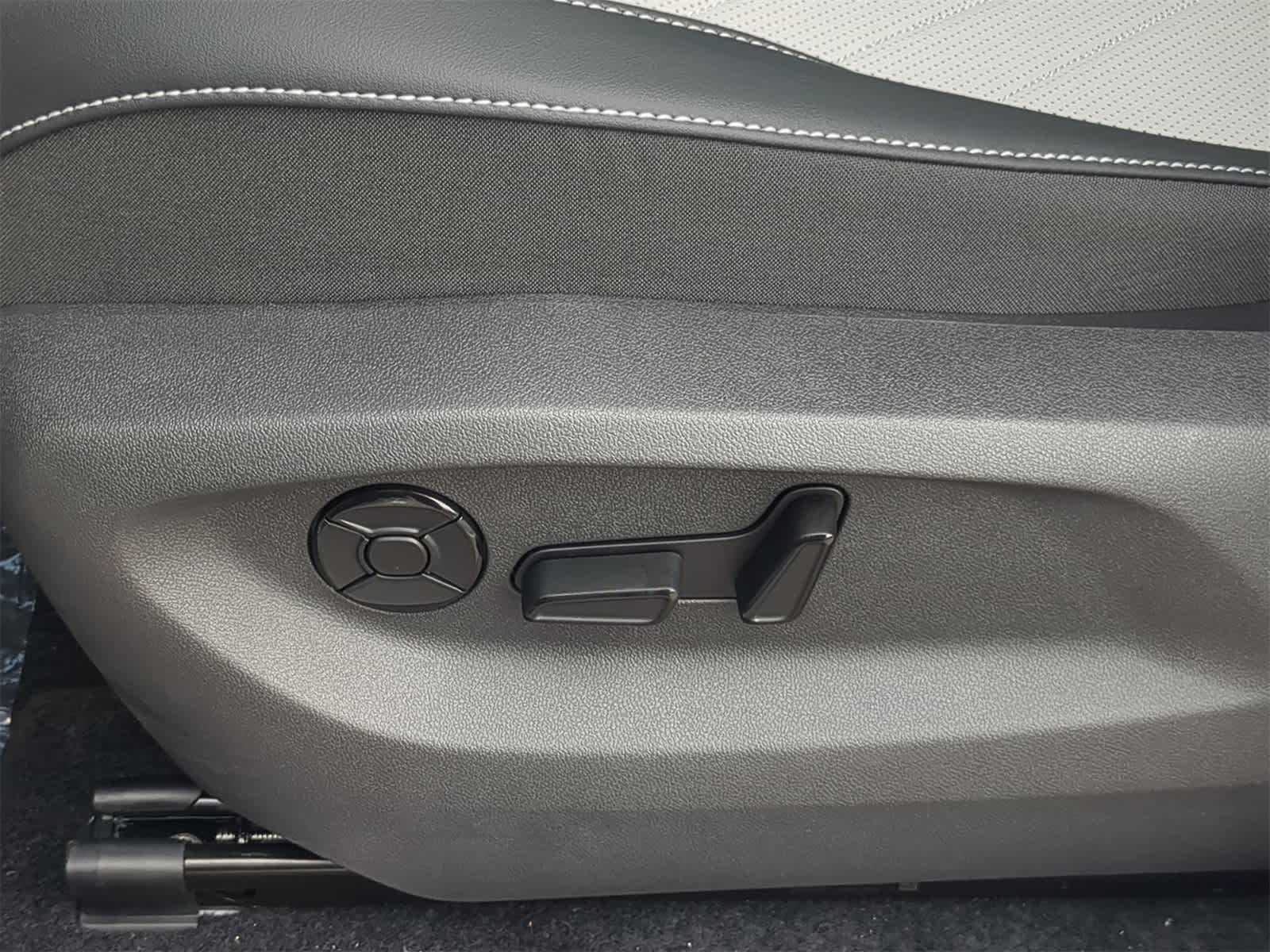 Thumbnail: 2025 Volkswagen Tiguan - 18