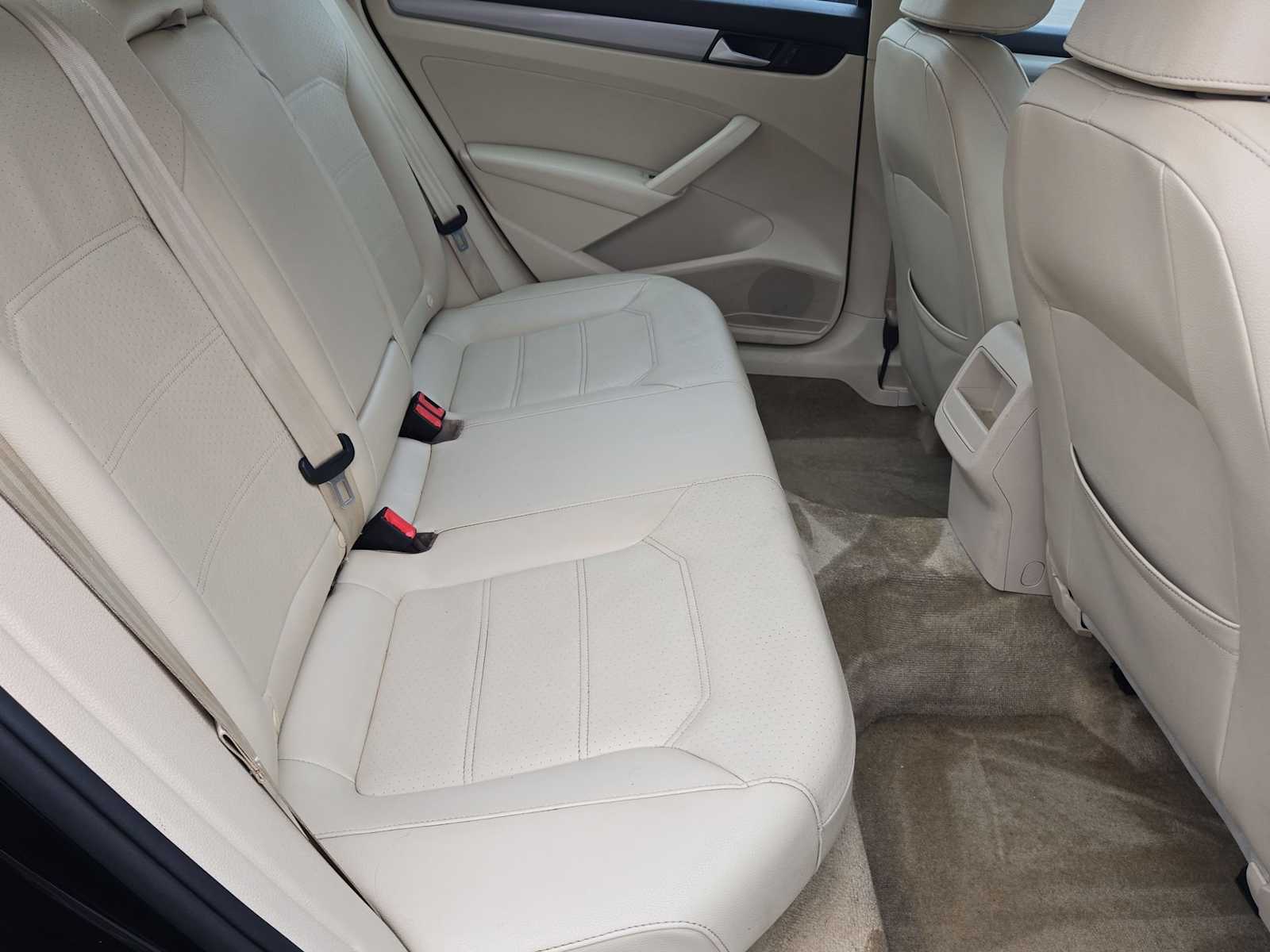 Thumbnail: 2015 Volkswagen Passat - 18