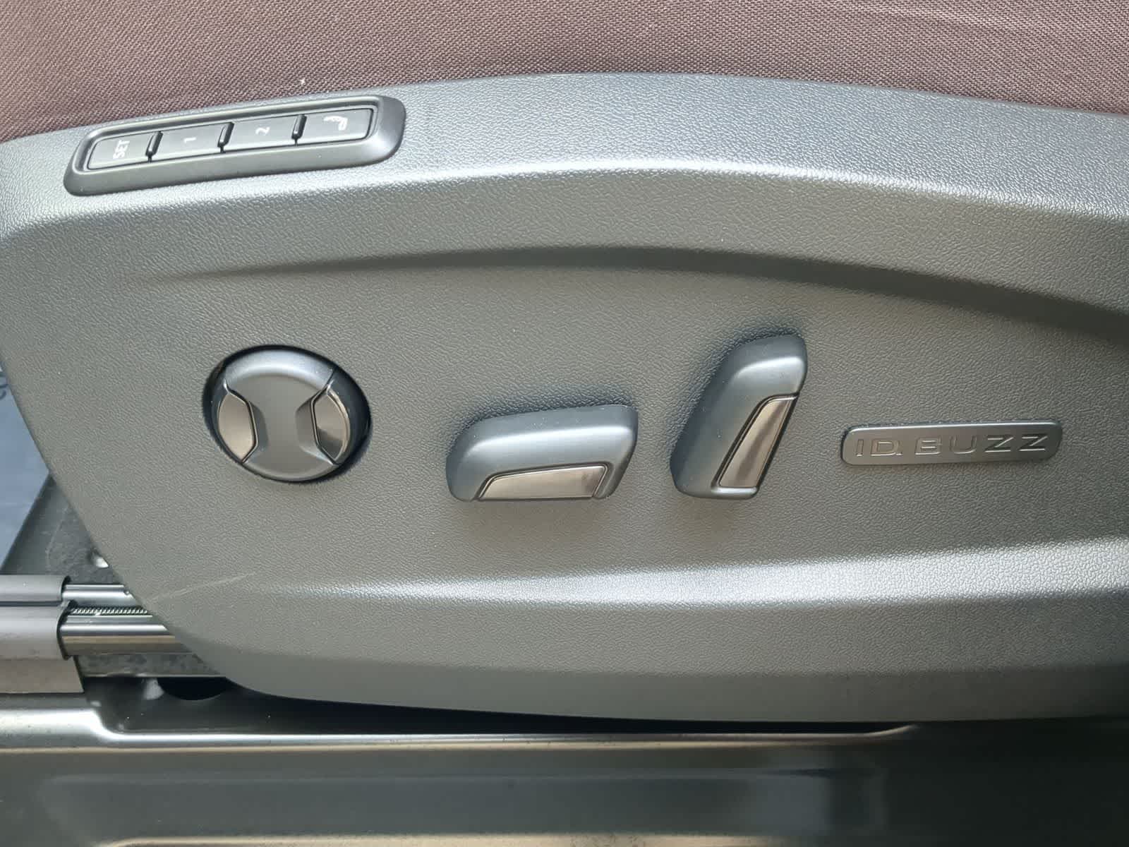 Thumbnail: 2025 Volkswagen ID.Buzz - 18