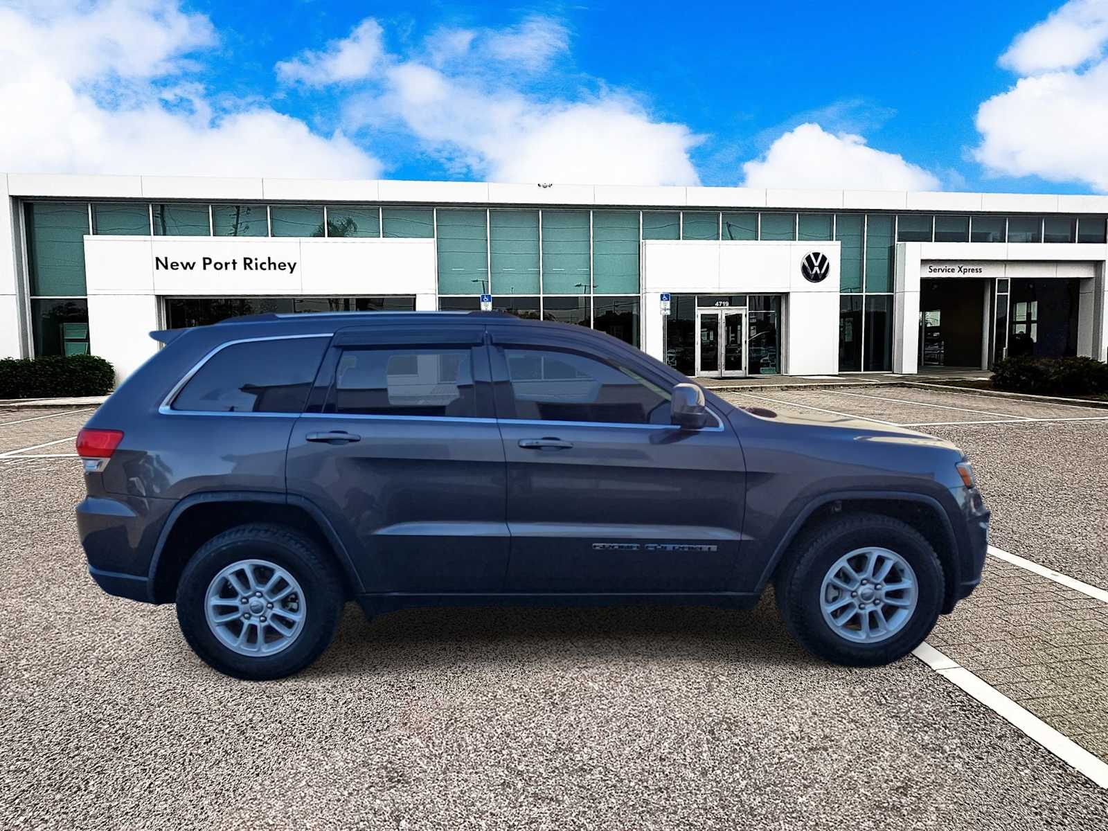 Thumbnail: 2019 Jeep Grand Cherokee - 9
