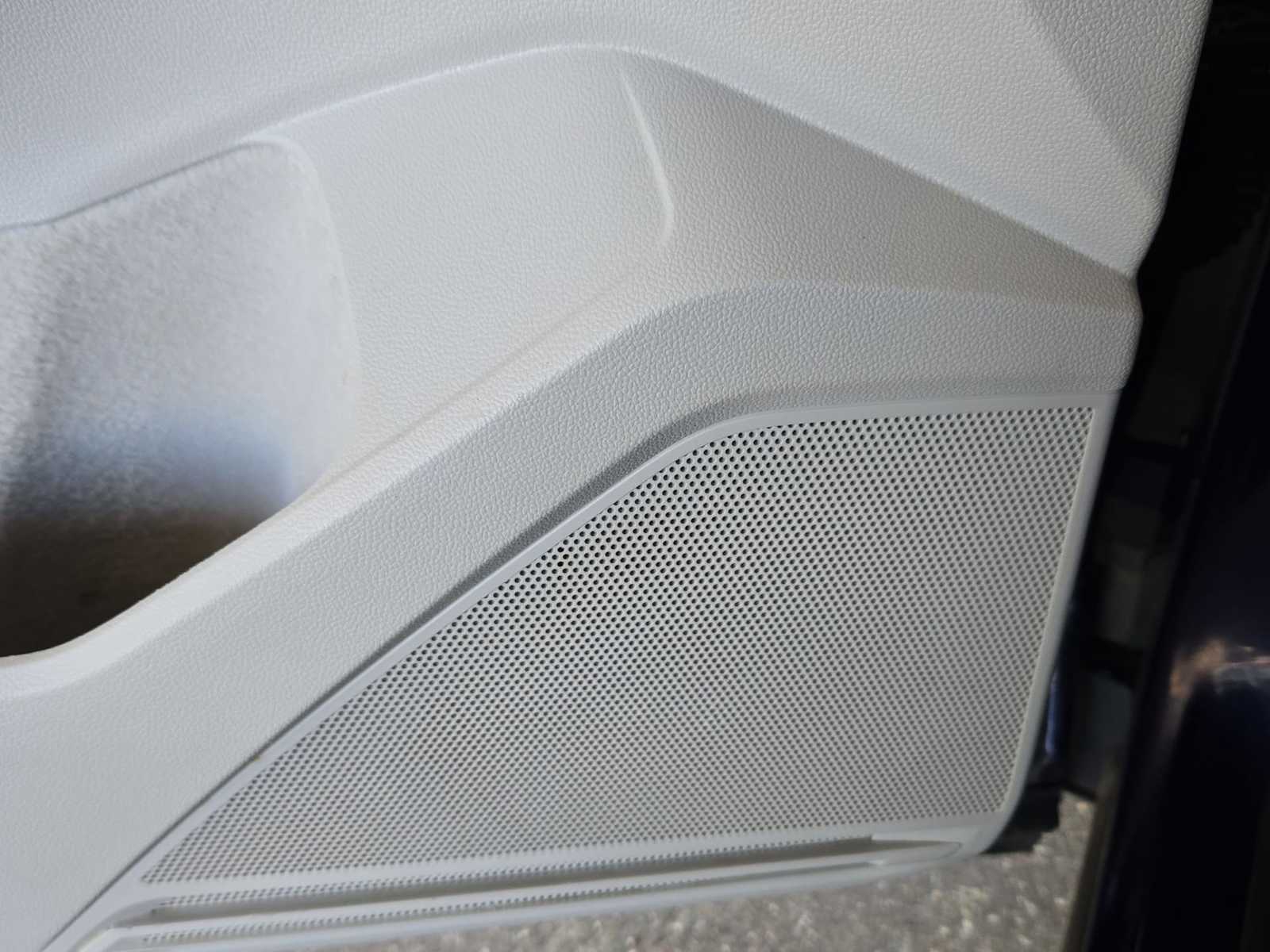 Thumbnail: 2023 Volkswagen Tiguan - 31