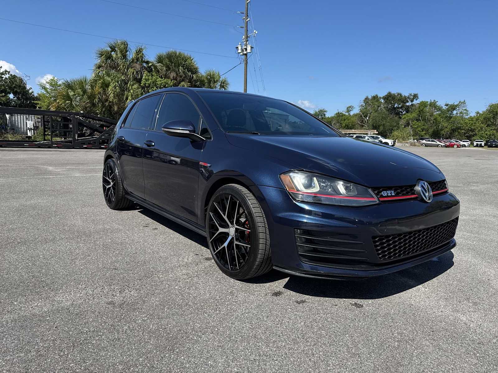 Thumbnail: 2015 Volkswagen Golf - 8