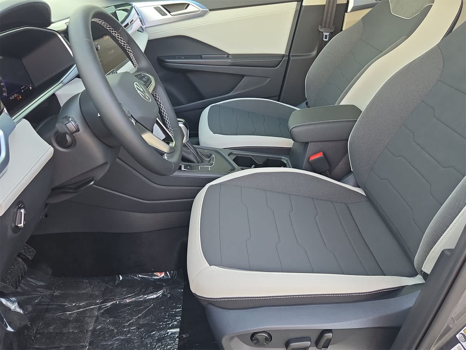 Thumbnail: 2025 Volkswagen Taos - 16