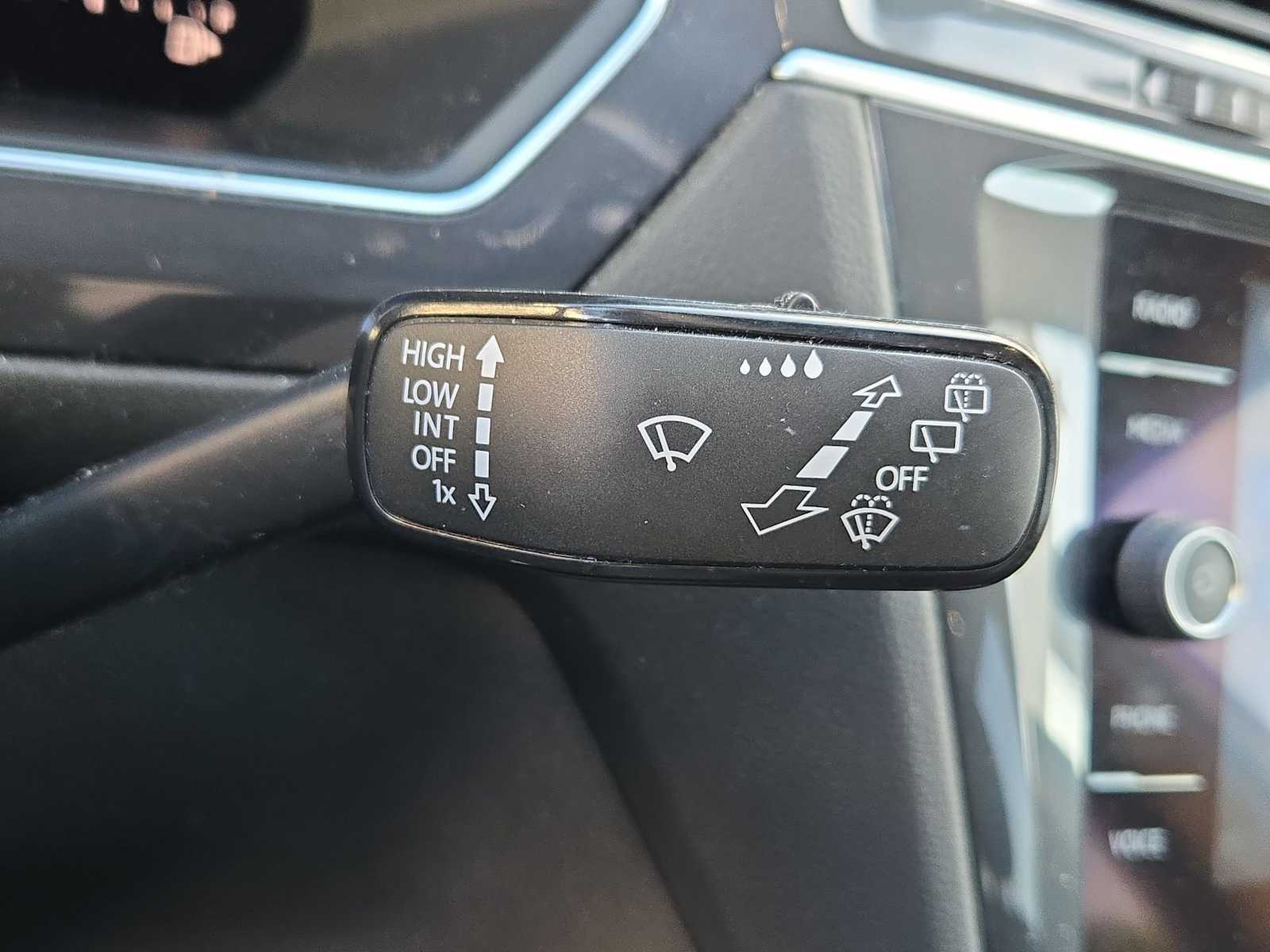 Thumbnail: 2022 Volkswagen Tiguan - 22