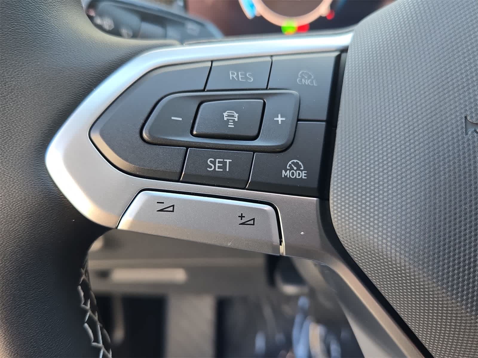 Thumbnail: 2025 Volkswagen Tiguan - 26