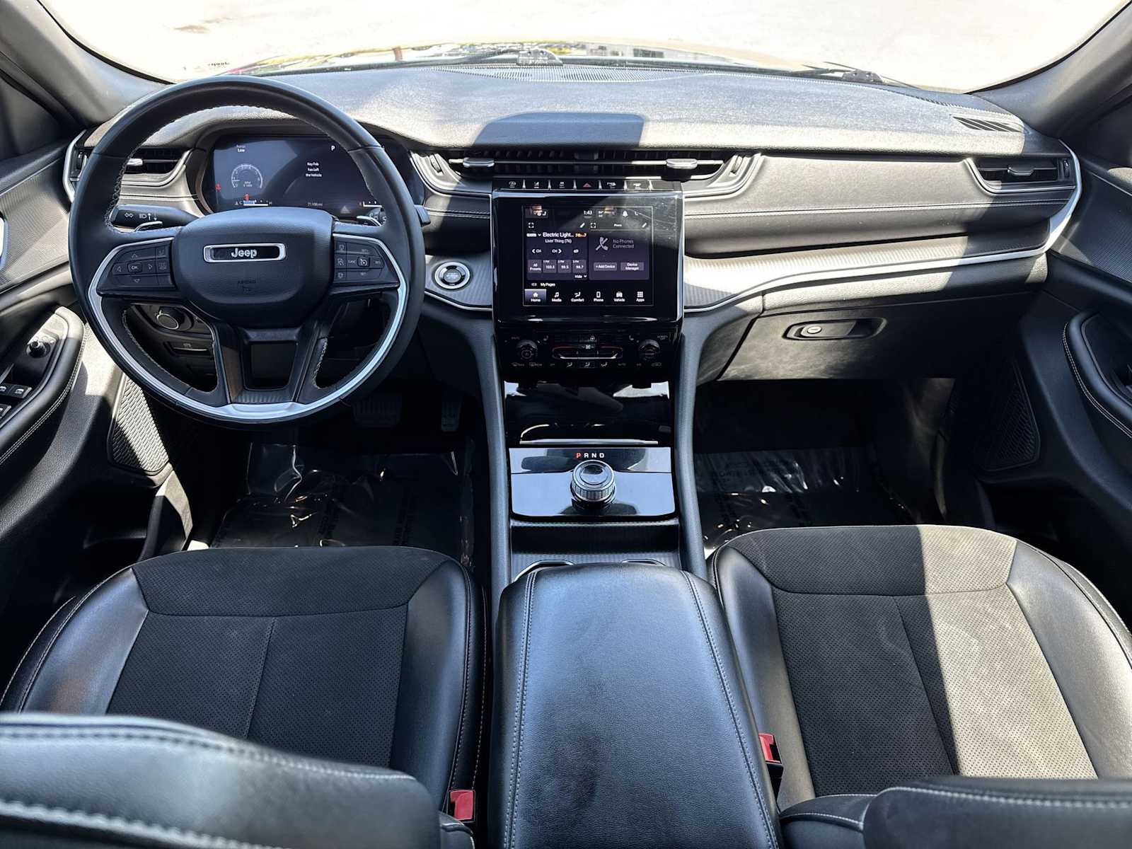 Thumbnail: 2023 Jeep Grand Cherokee - 18