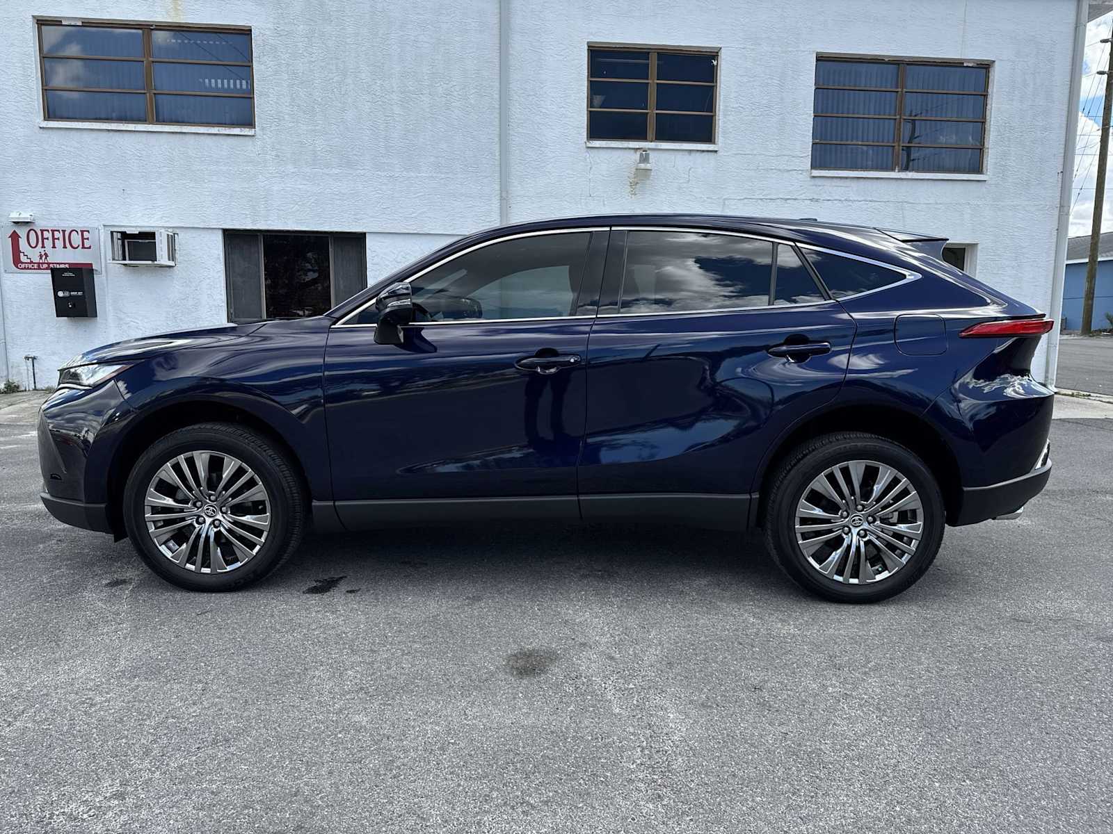 Thumbnail: 2024 Toyota Venza - 3