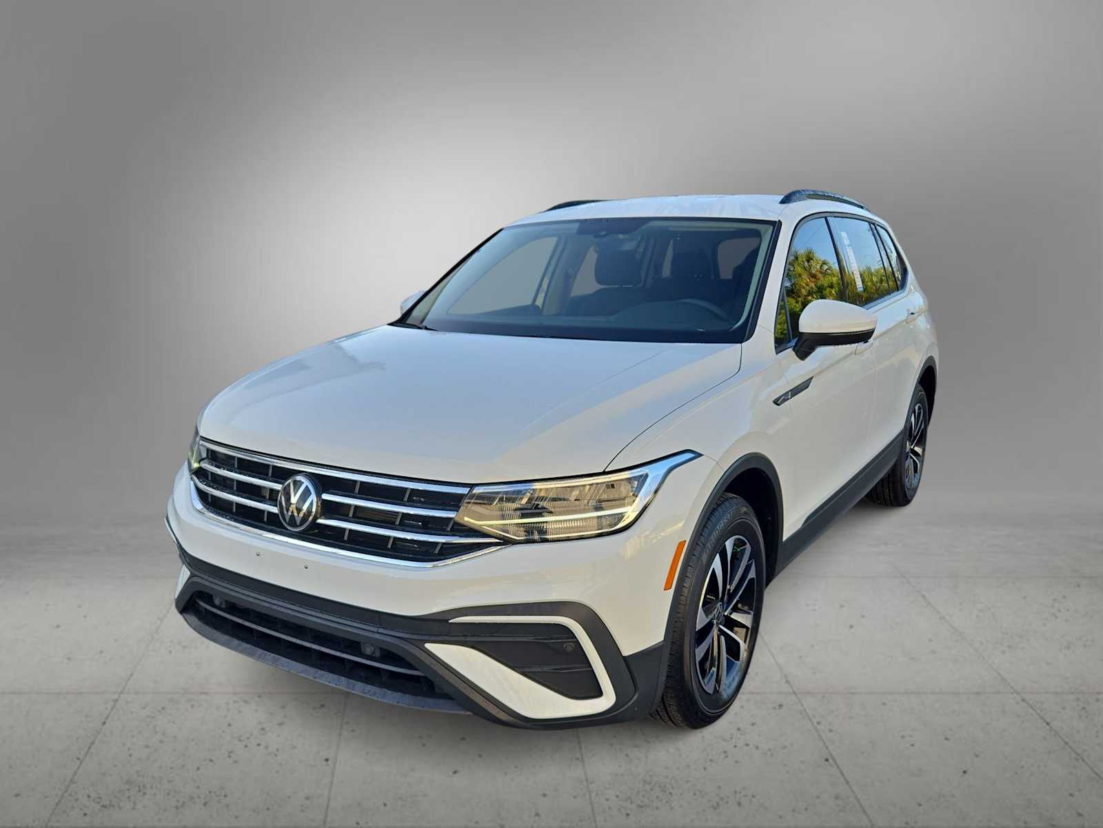 Thumbnail: 2023 Volkswagen Tiguan - 4