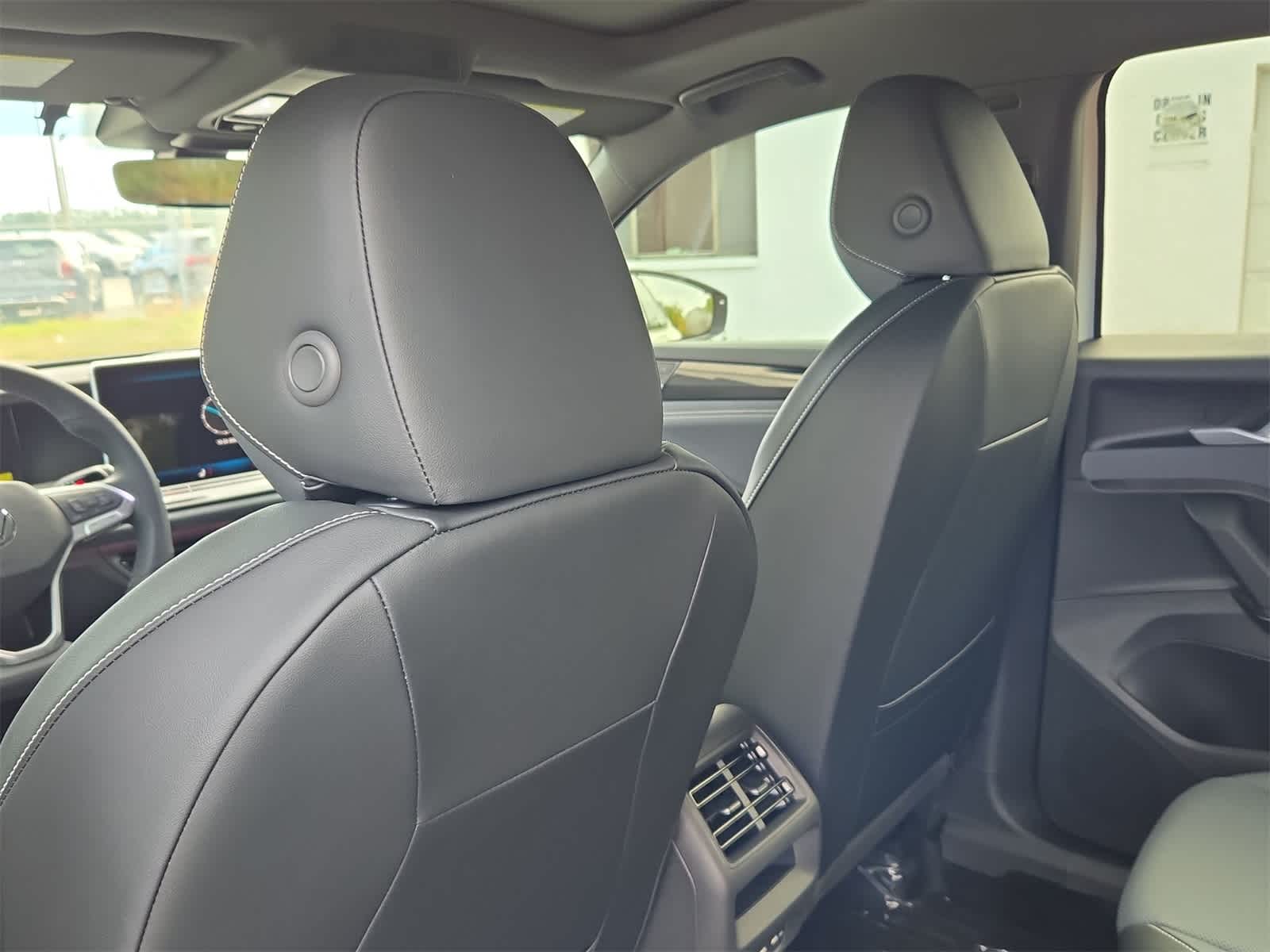 Thumbnail: 2025 Volkswagen Tiguan - 19