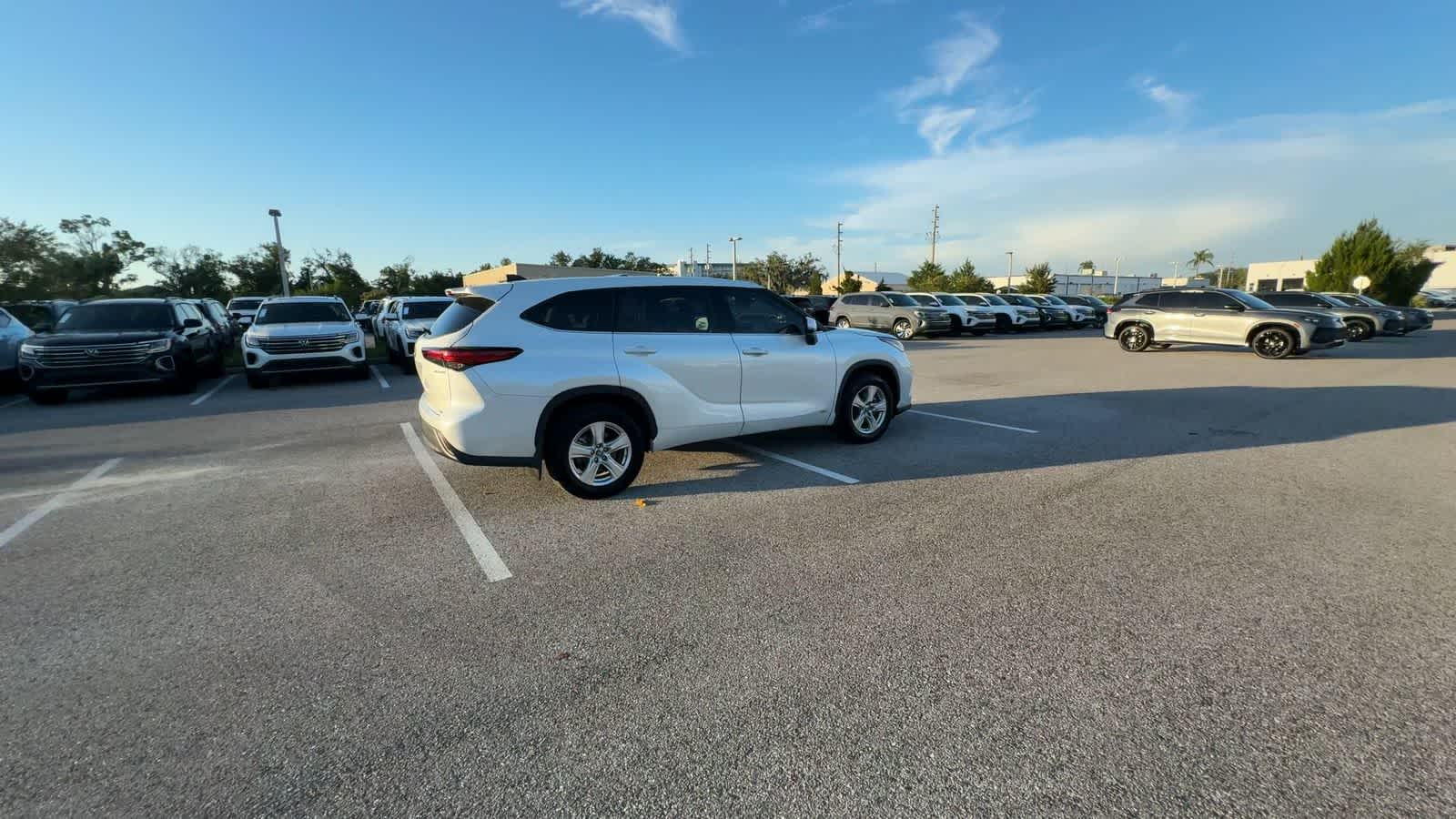 Thumbnail: 2022 Toyota Highlander - 7