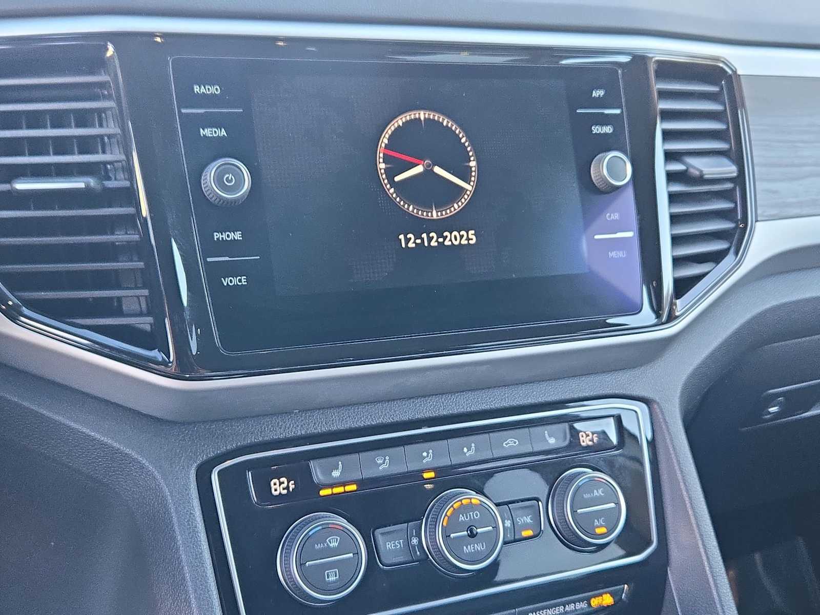 Thumbnail: 2022 Volkswagen Atlas - 27