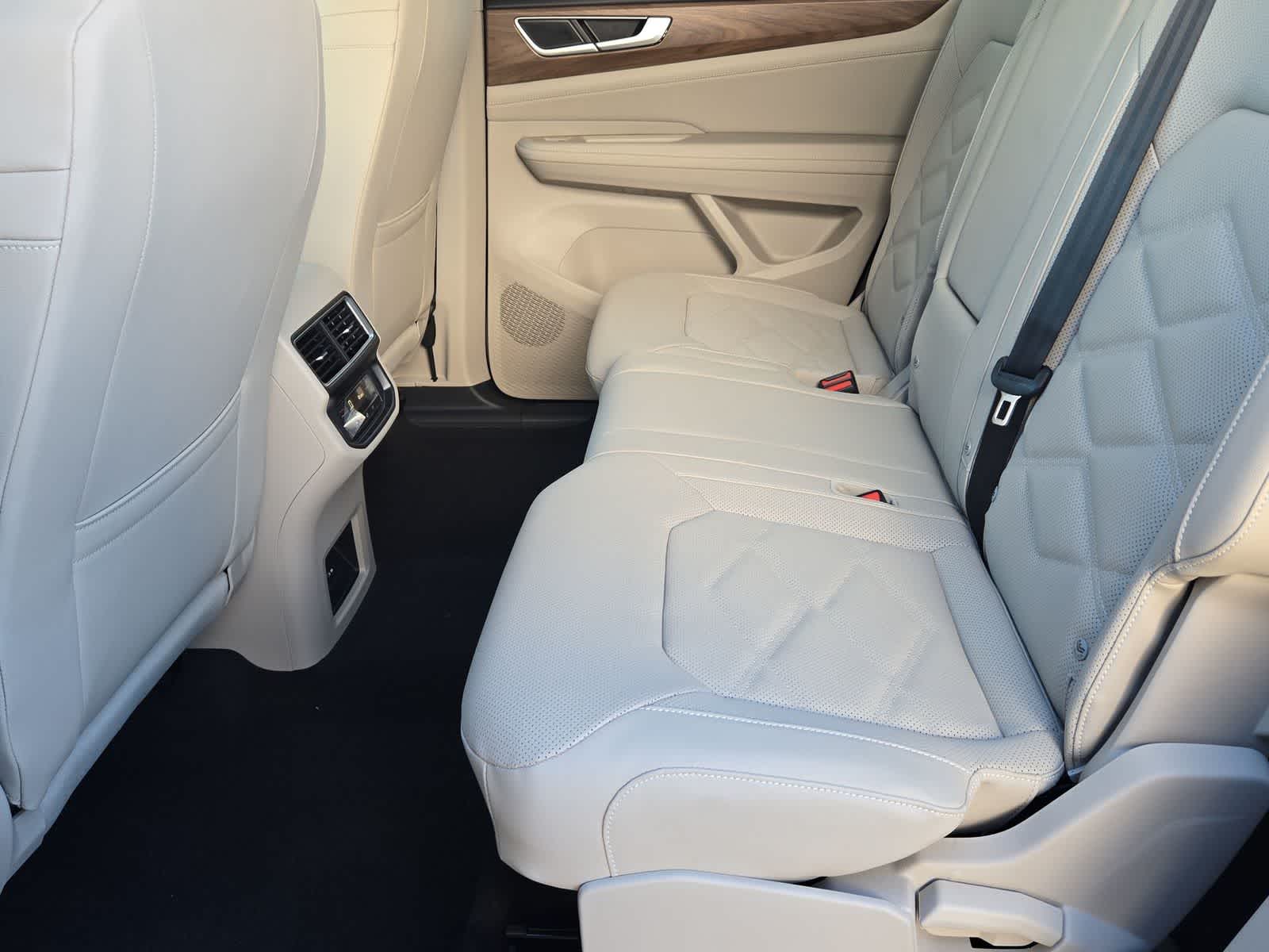 Thumbnail: 2026 Volkswagen Atlas - 19